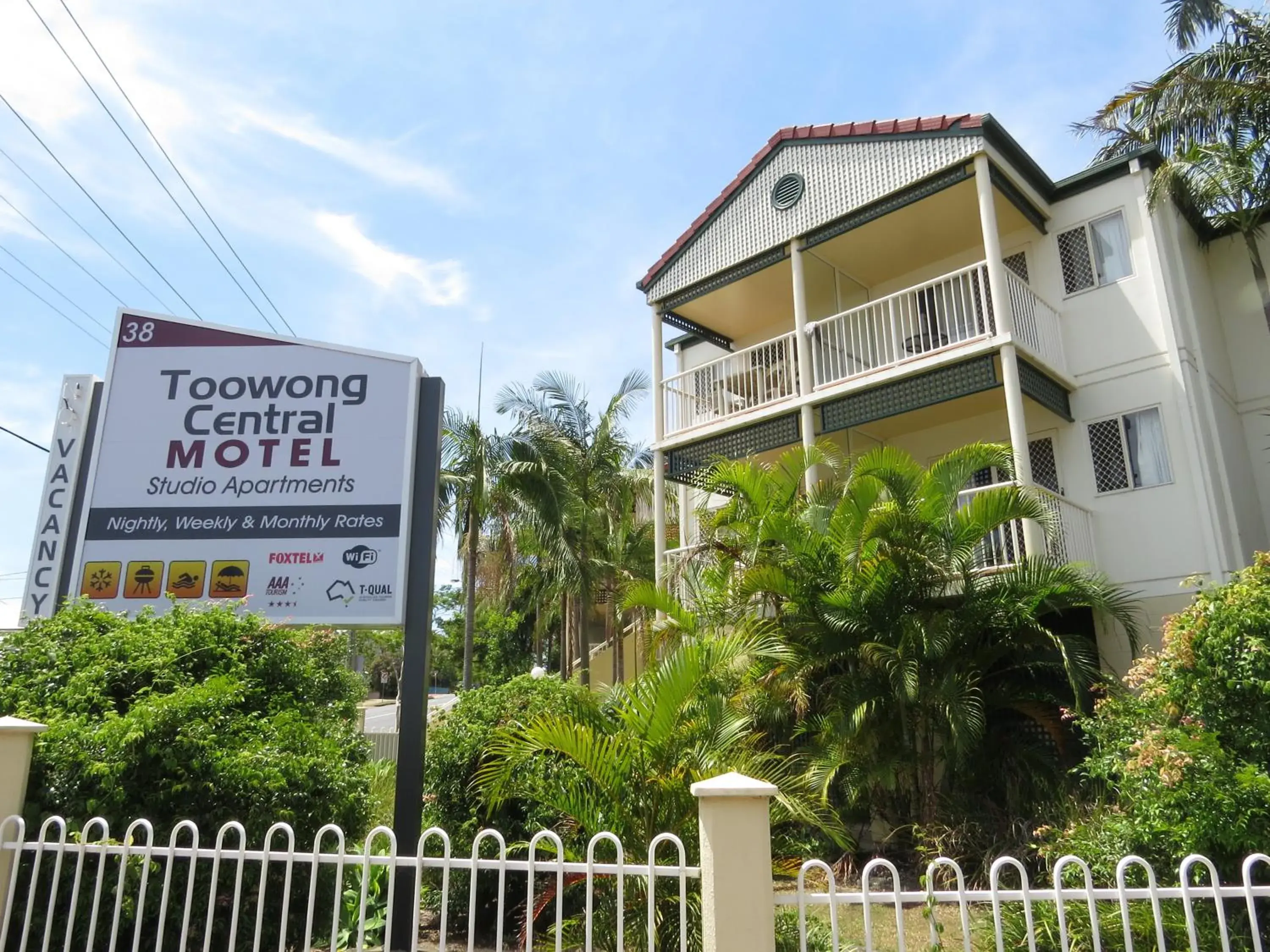 Property building in Toowong Central Motel Apartments Property building in Toowong Central Motel Apartments