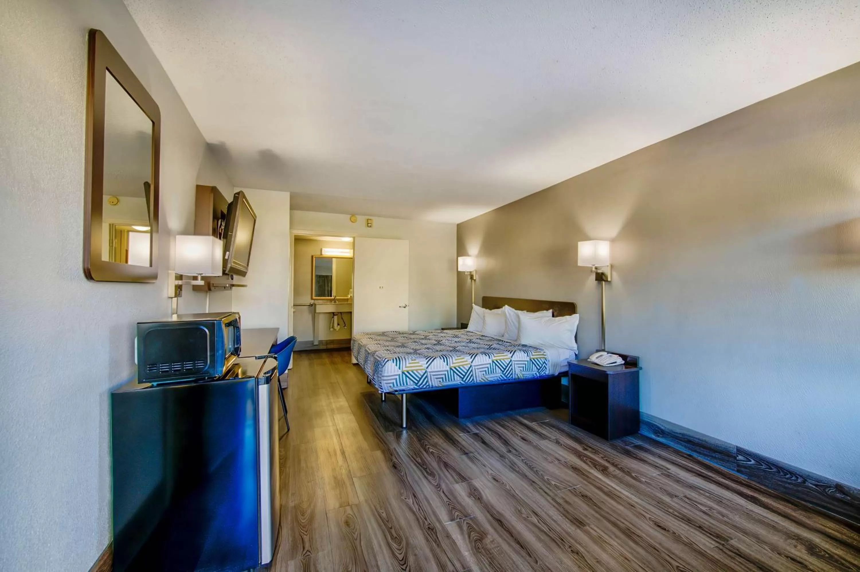 King Room - Disability Access - Non-Smoking in Motel 6 Birmingham, AL - Medical Center - Inverness Hwy 280