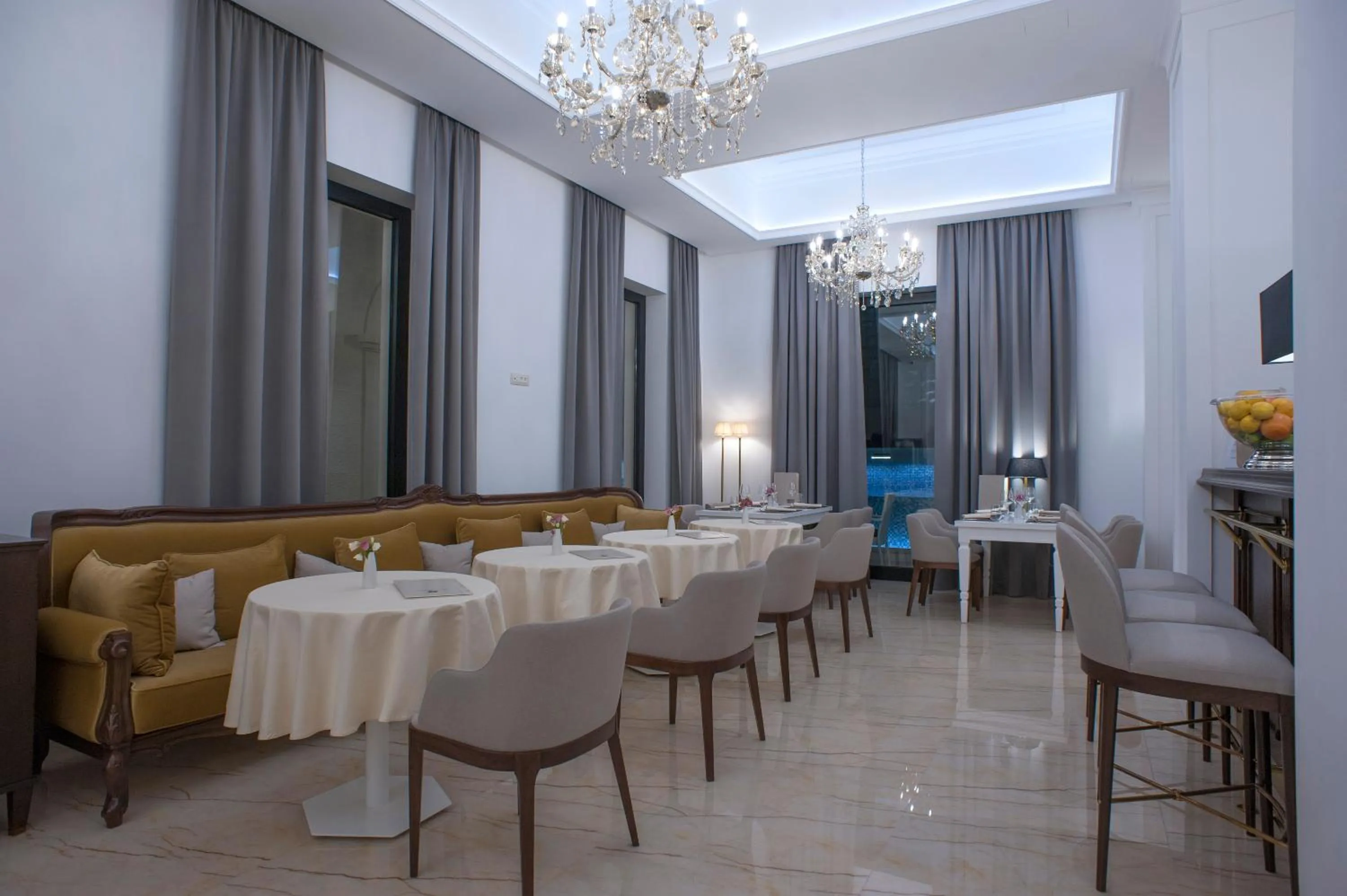 Restaurant/places to eat in Hotel Moskva