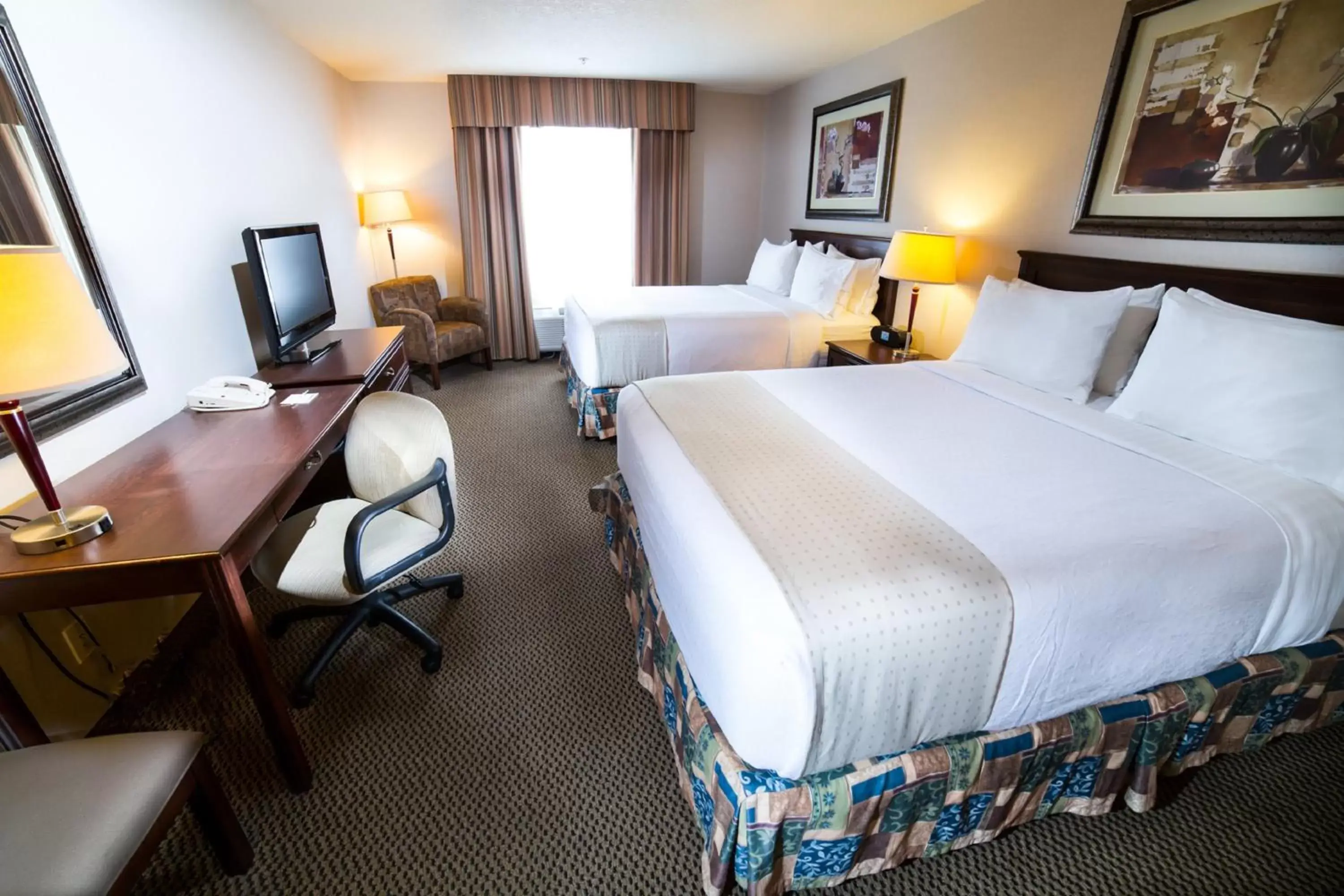 Photo of the whole room, Bed in Holiday Inn Hotel & Suites-West Edmonton, an IHG Hotel