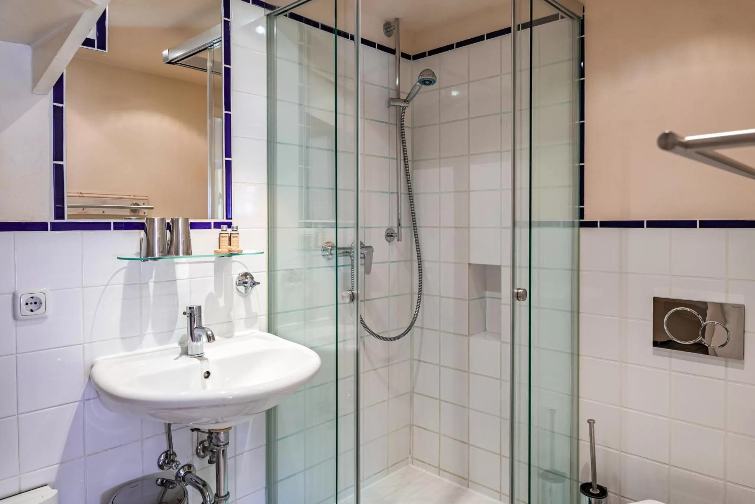 Bedroom, Bathroom in Hotel Haase