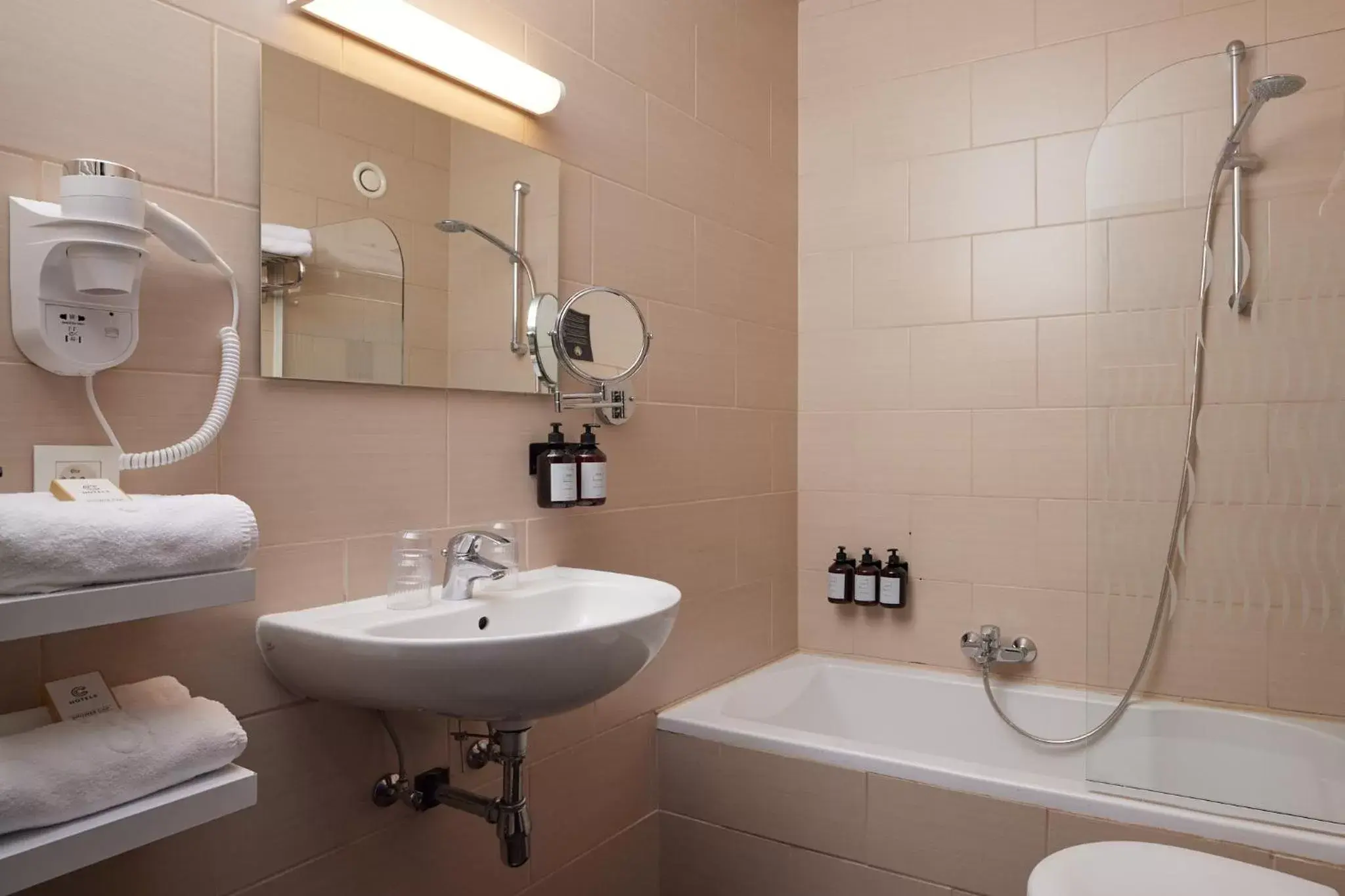 Shower, Bathroom in C-Hotels Burlington