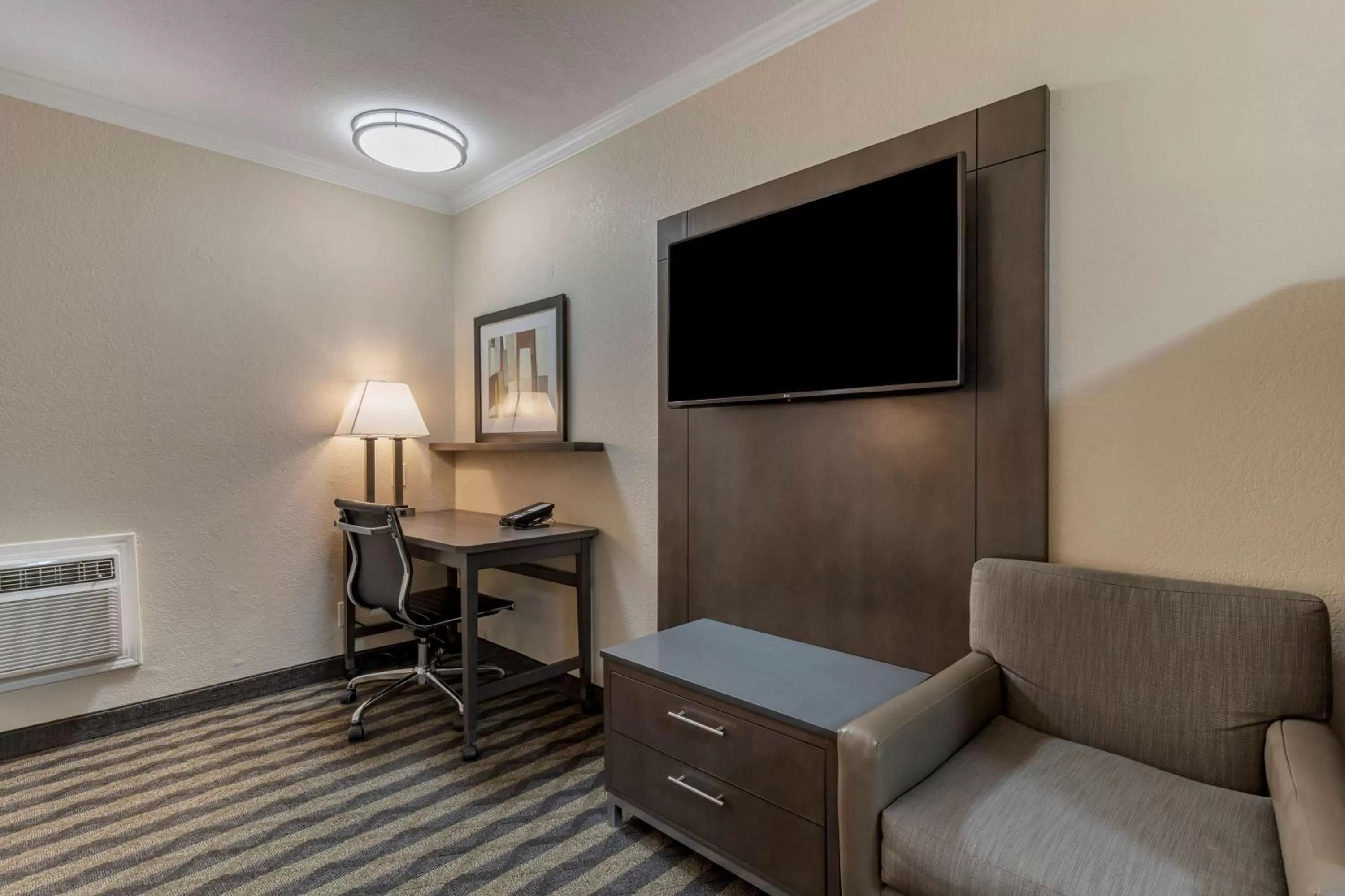 Bedroom in Best Western Silicon Valley Inn