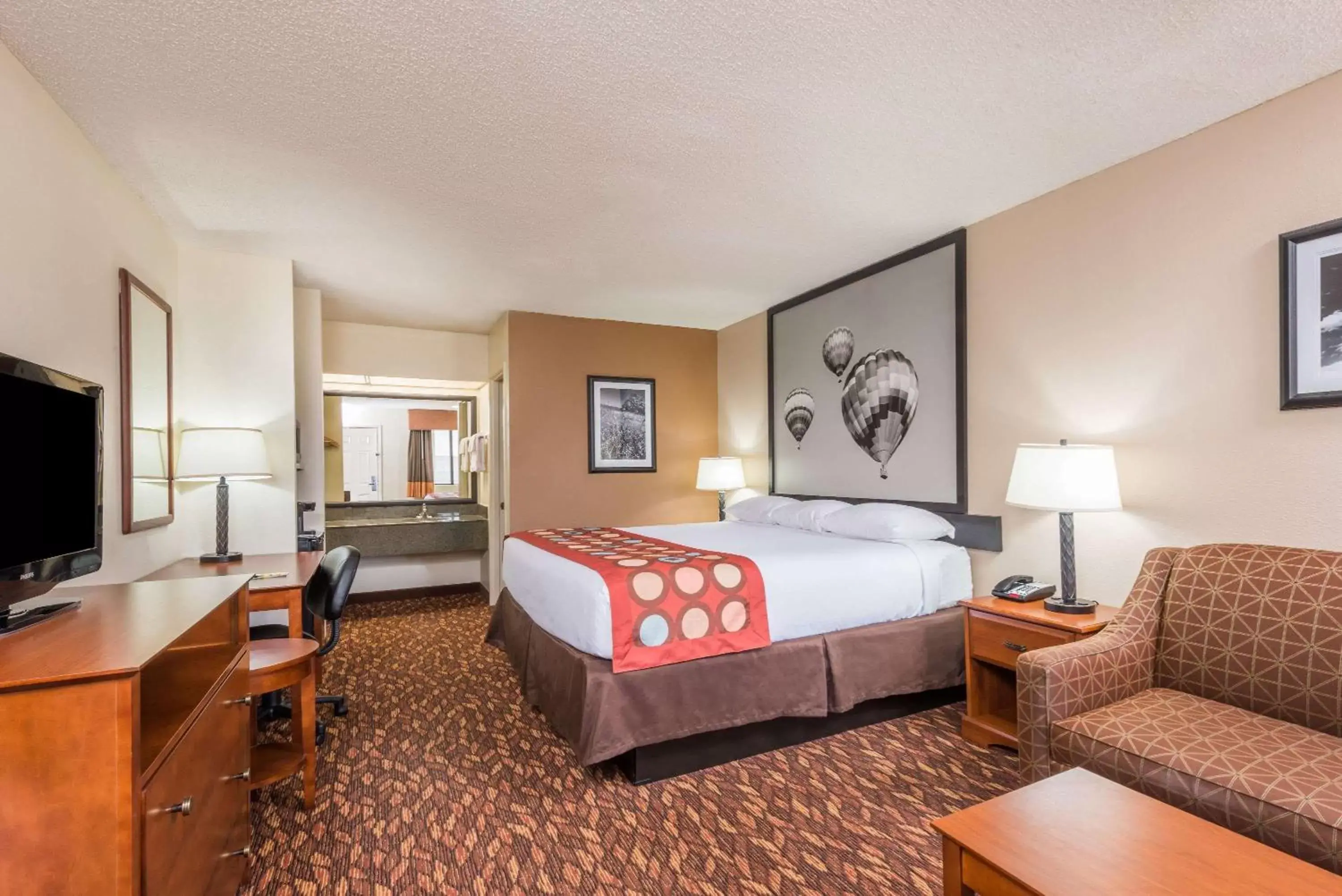 Photo of the whole room, Bed in Super 8 by Wyndham Clovis