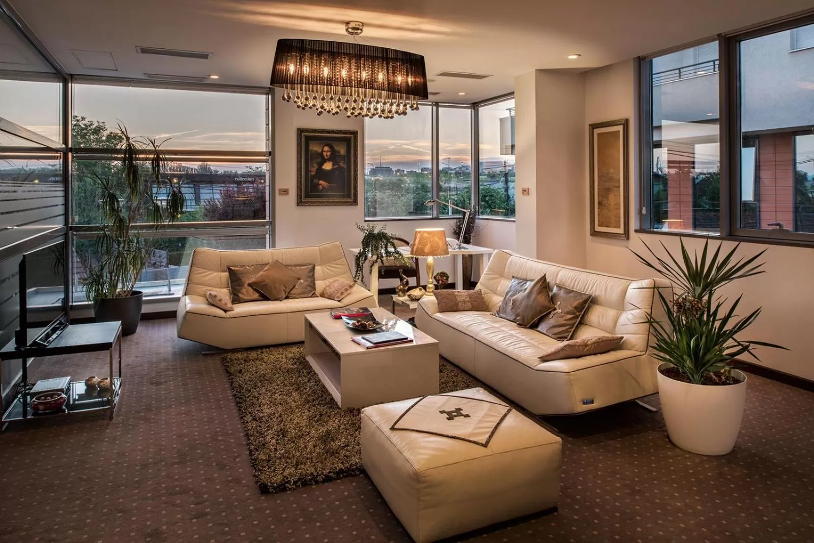 Communal lounge/ TV room in Hotel Nartel