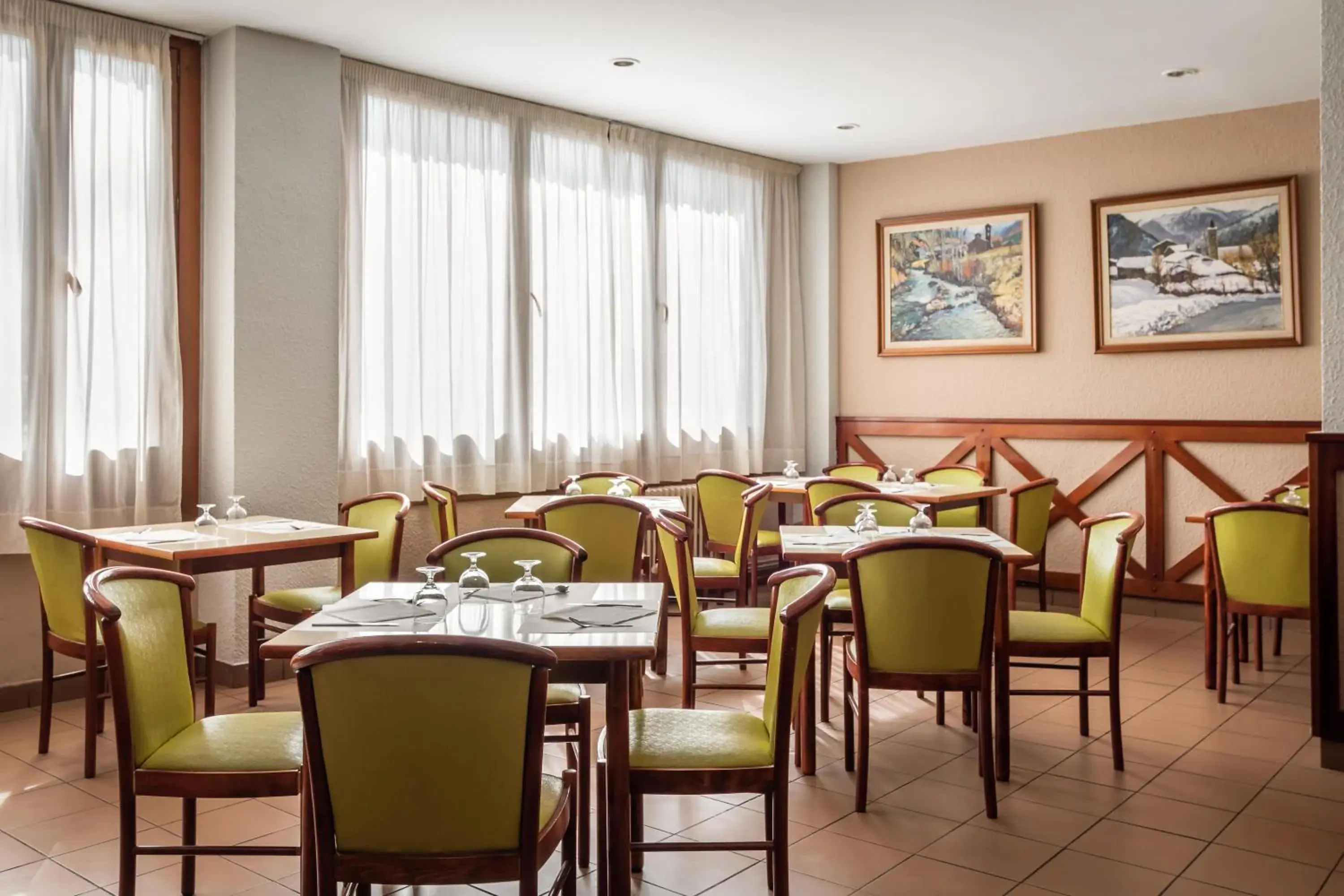 Restaurant/Places to Eat in Hotel Sant Jordi
