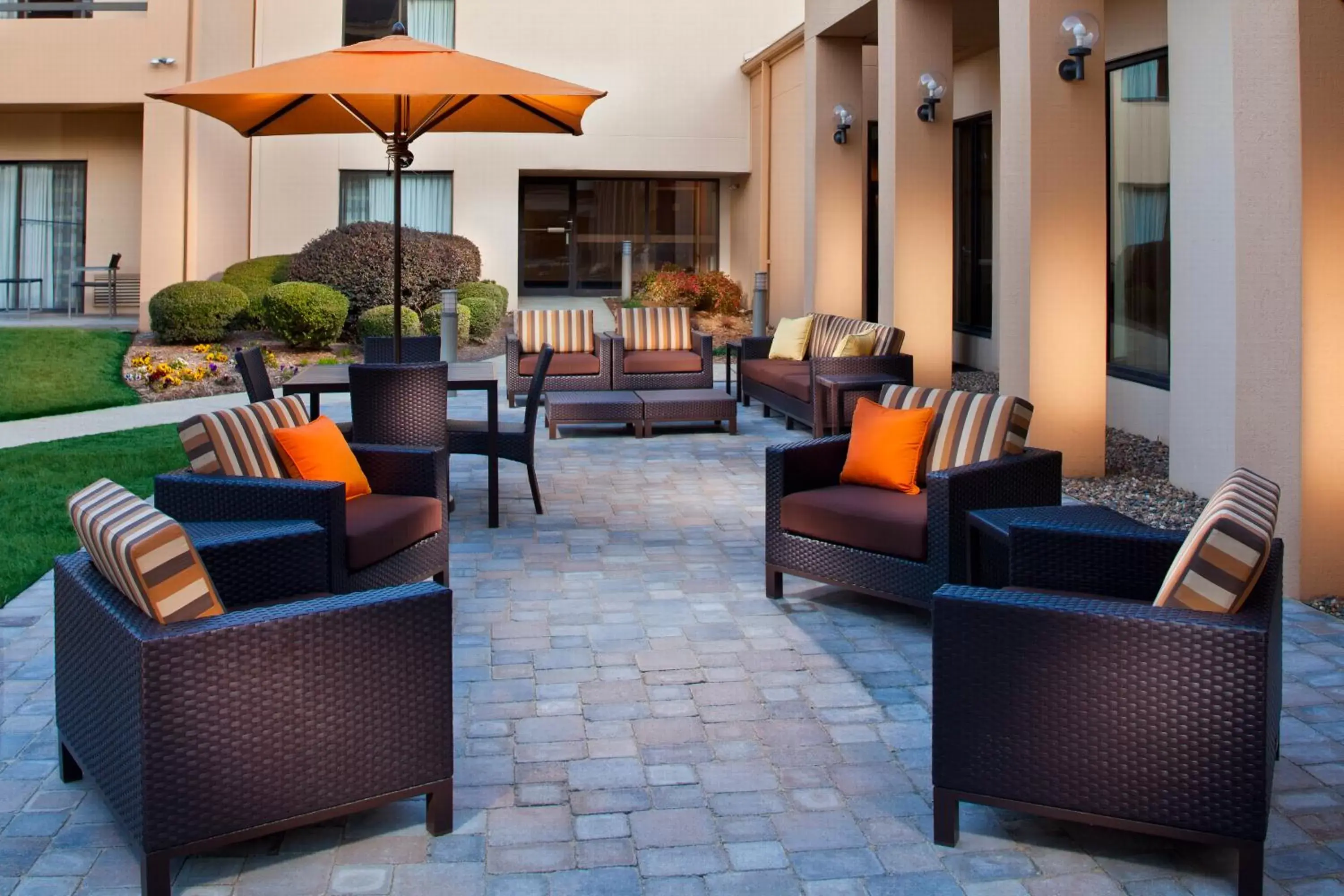 Patio in Courtyard by Marriott Little Rock West