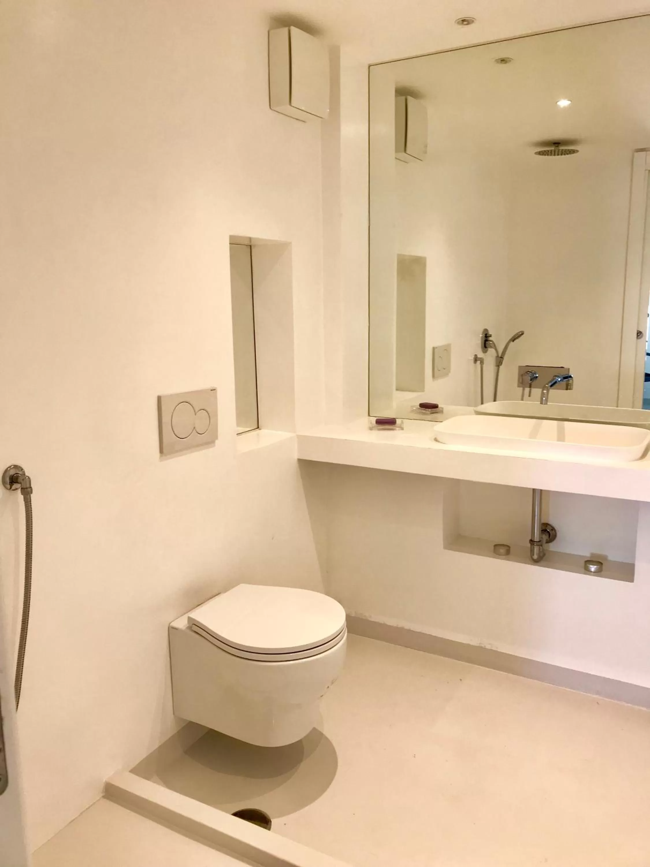 Bathroom in Les Lilas