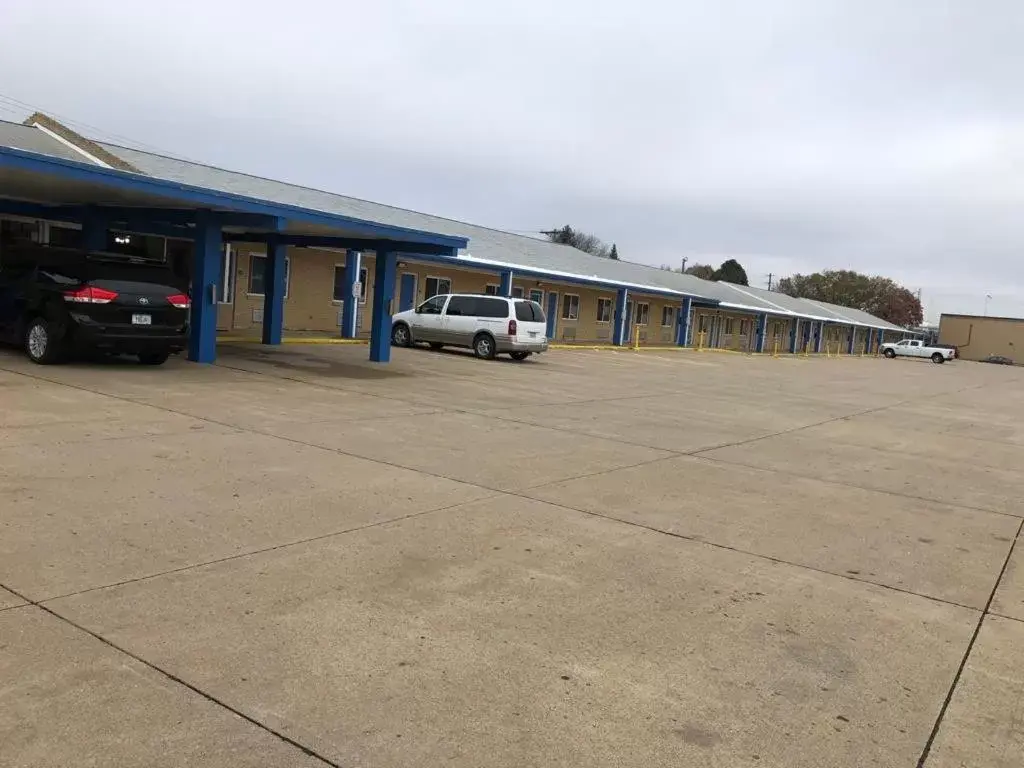 Property building in Amber Inn Property building in Amber Inn