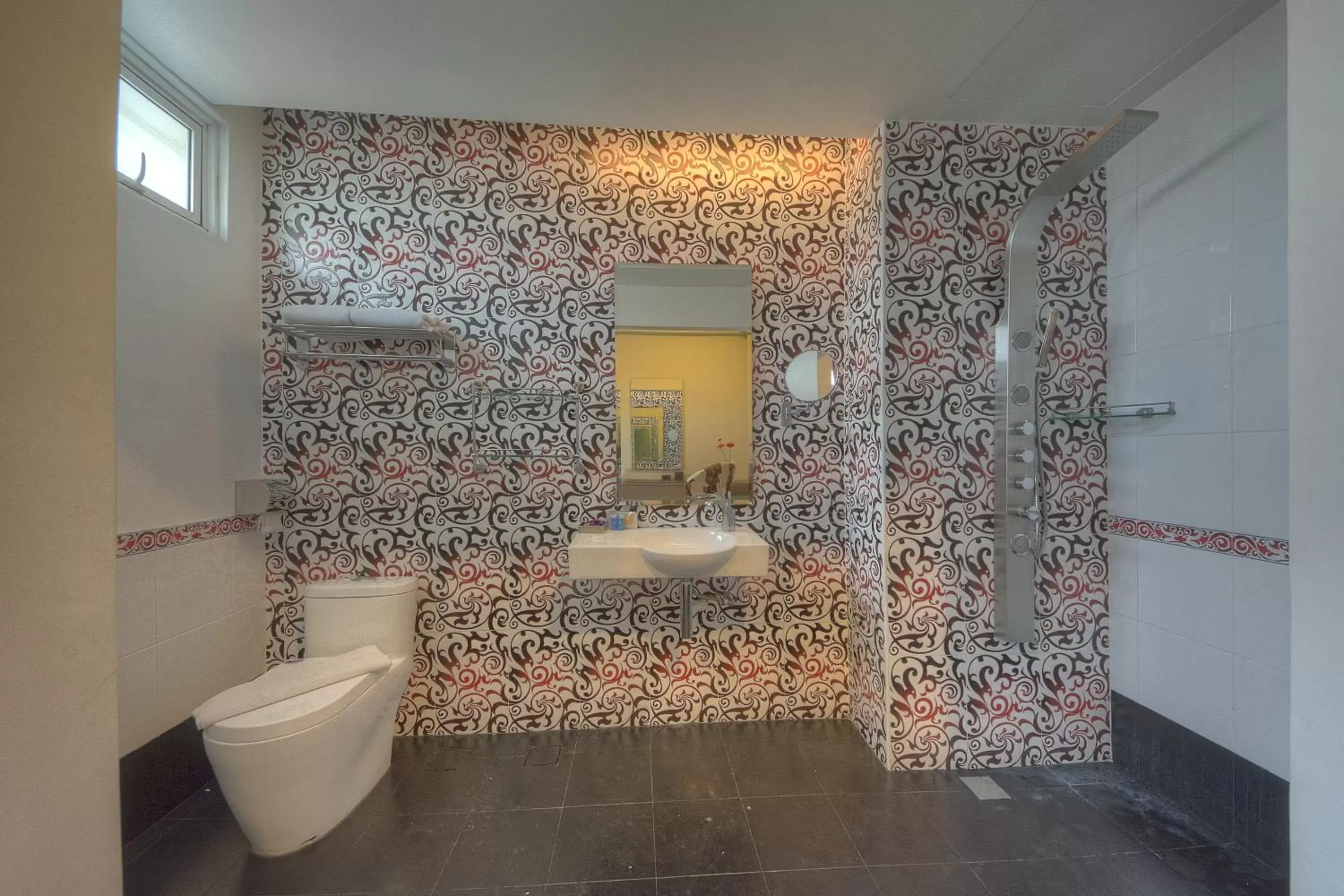 Bathroom in Arenaa Deluxe Hotel