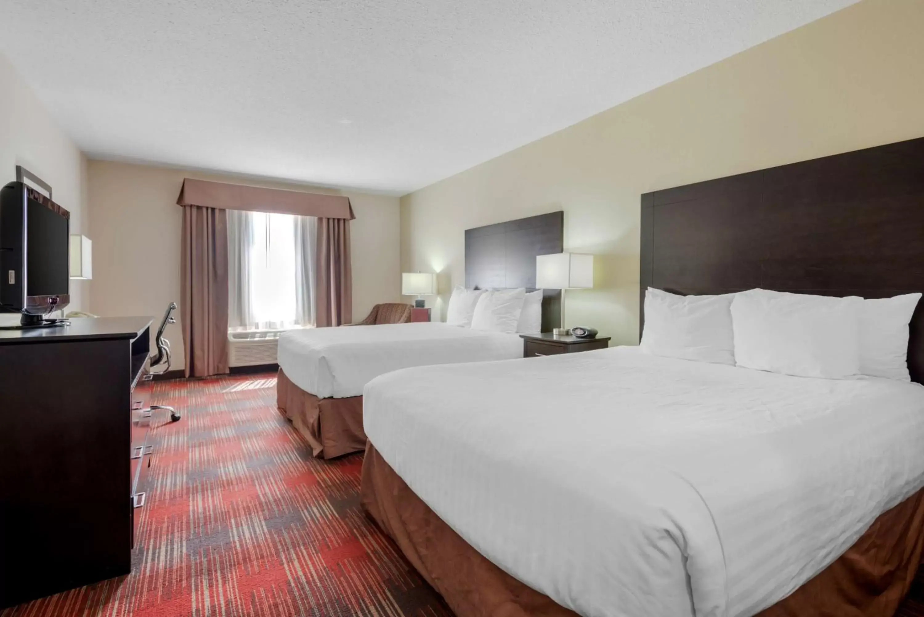 Bedroom, Bed in Best Western Plus Red Deer Inn & Suite