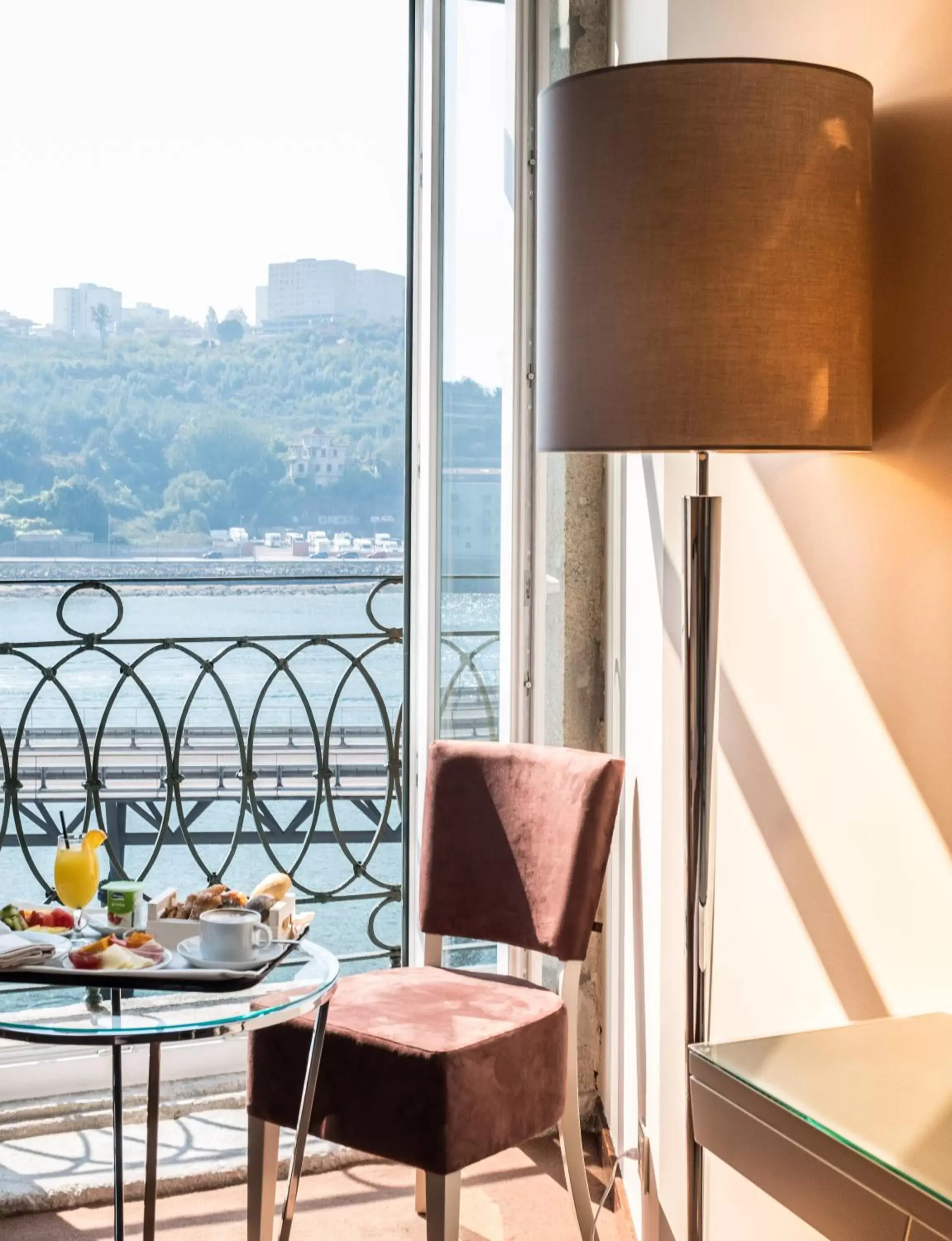 Twin Room with River View in Vila Gale Porto Ribeira Twin Room with River View in Vila Gale Porto Ribeira