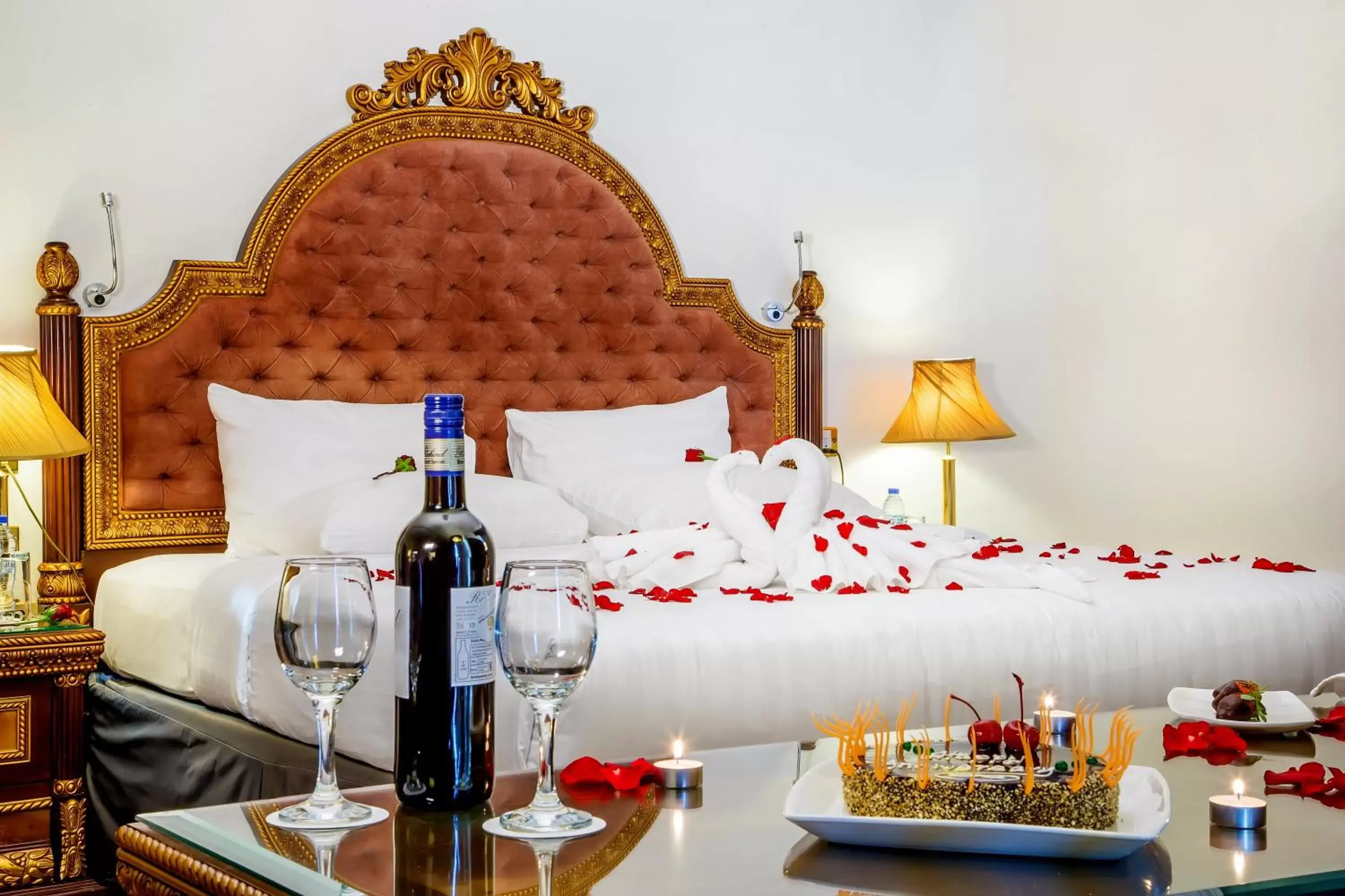 Bedroom, Drinks in Grand Excelsior Hotel - Bur Dubai