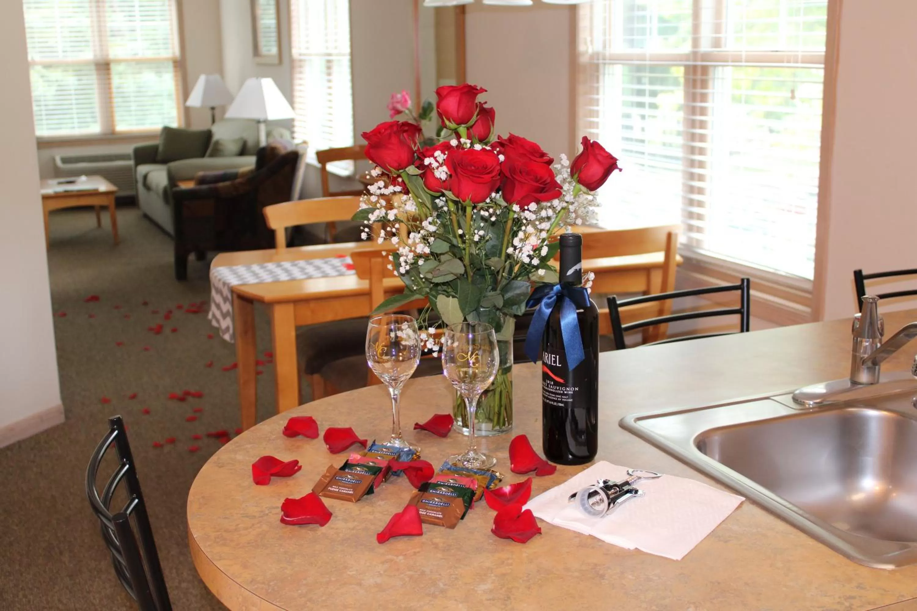 Dining area in Mill Creek Hotel
