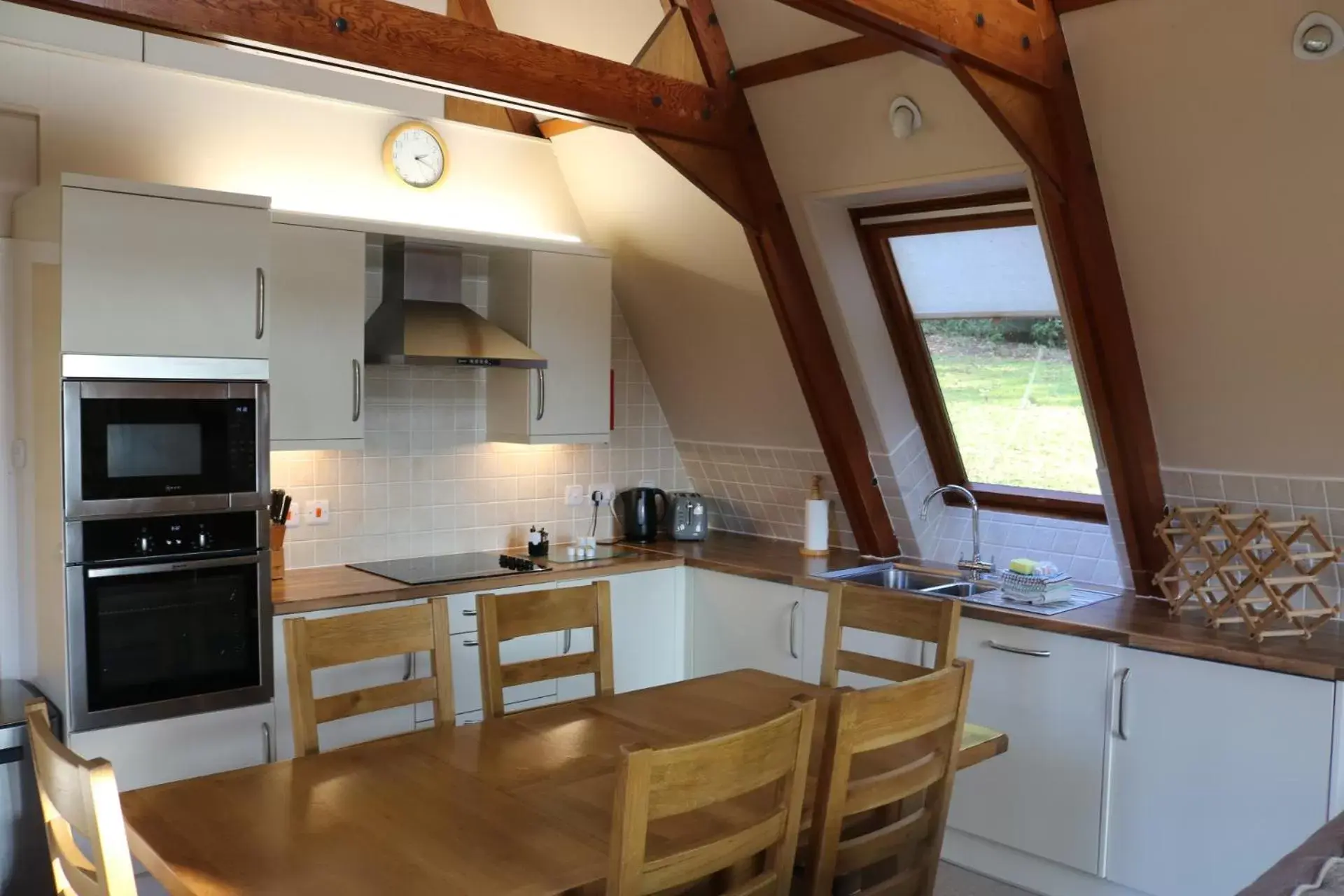 Kitchen or kitchenette, Kitchen/Kitchenette in Rutland Hall Hotel