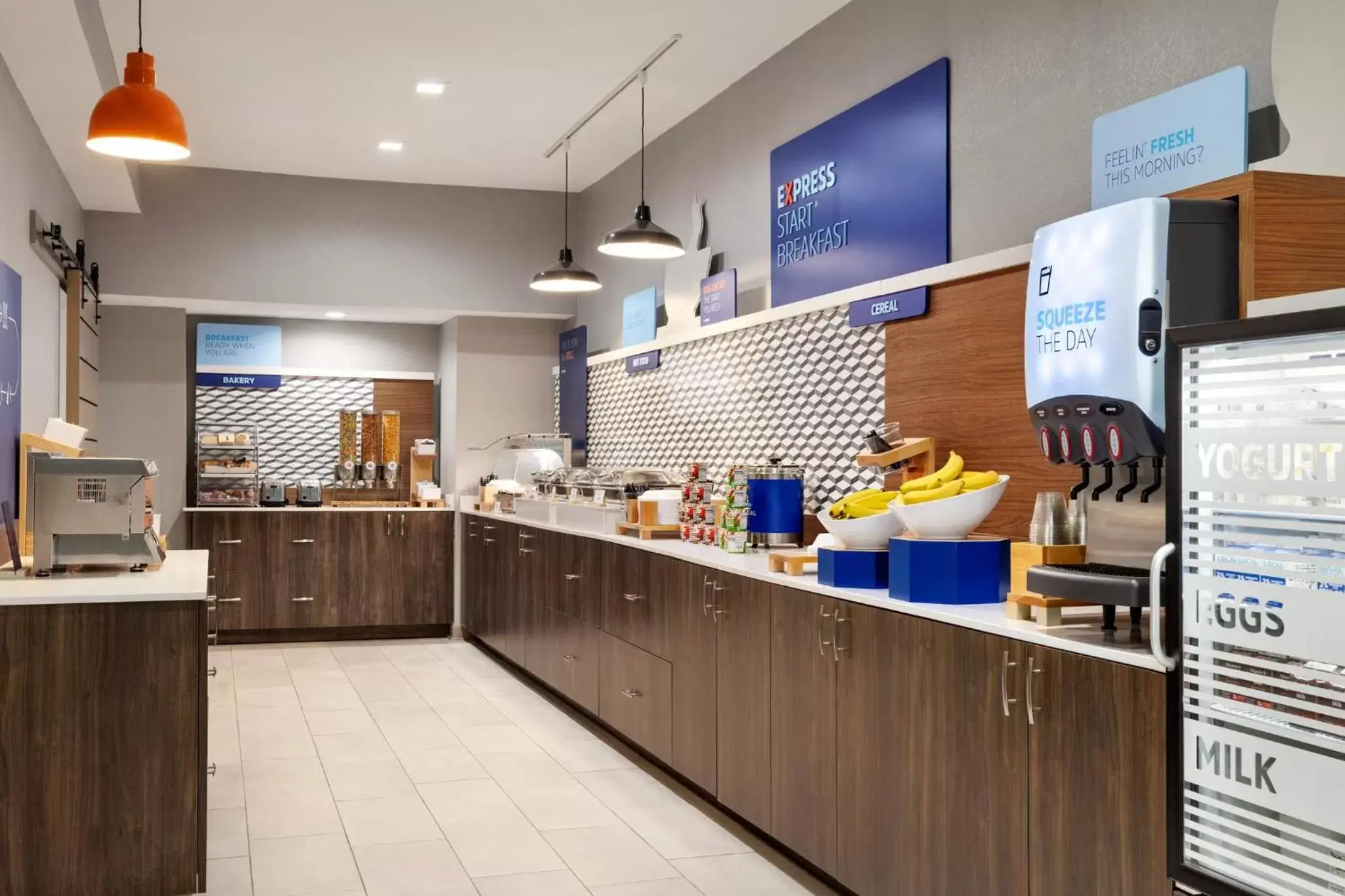 Breakfast, Kitchen/Kitchenette in Holiday Inn Express & Suites Opelousas, an IHG Hotel