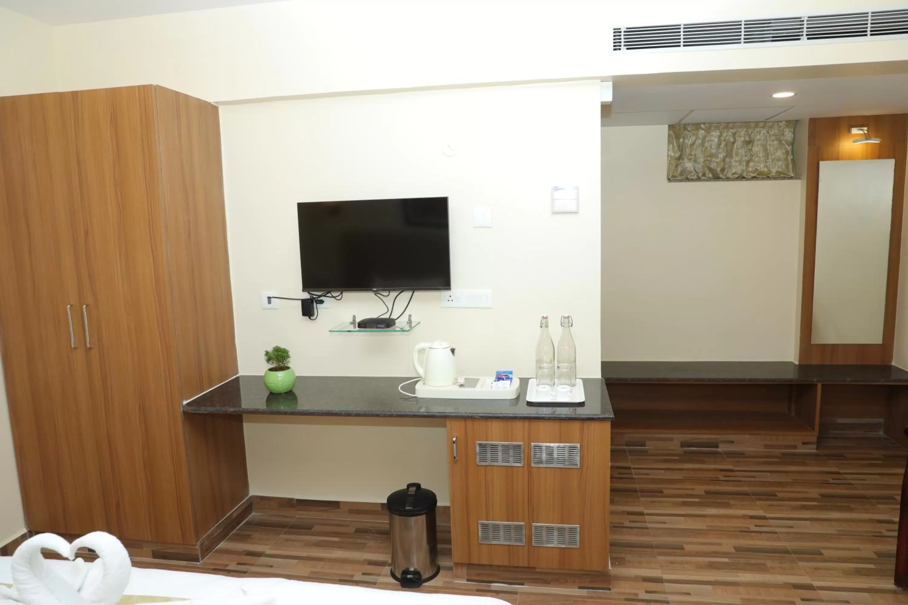 TV and multimedia in Gadiraju Palace Convention Centre & Hotel