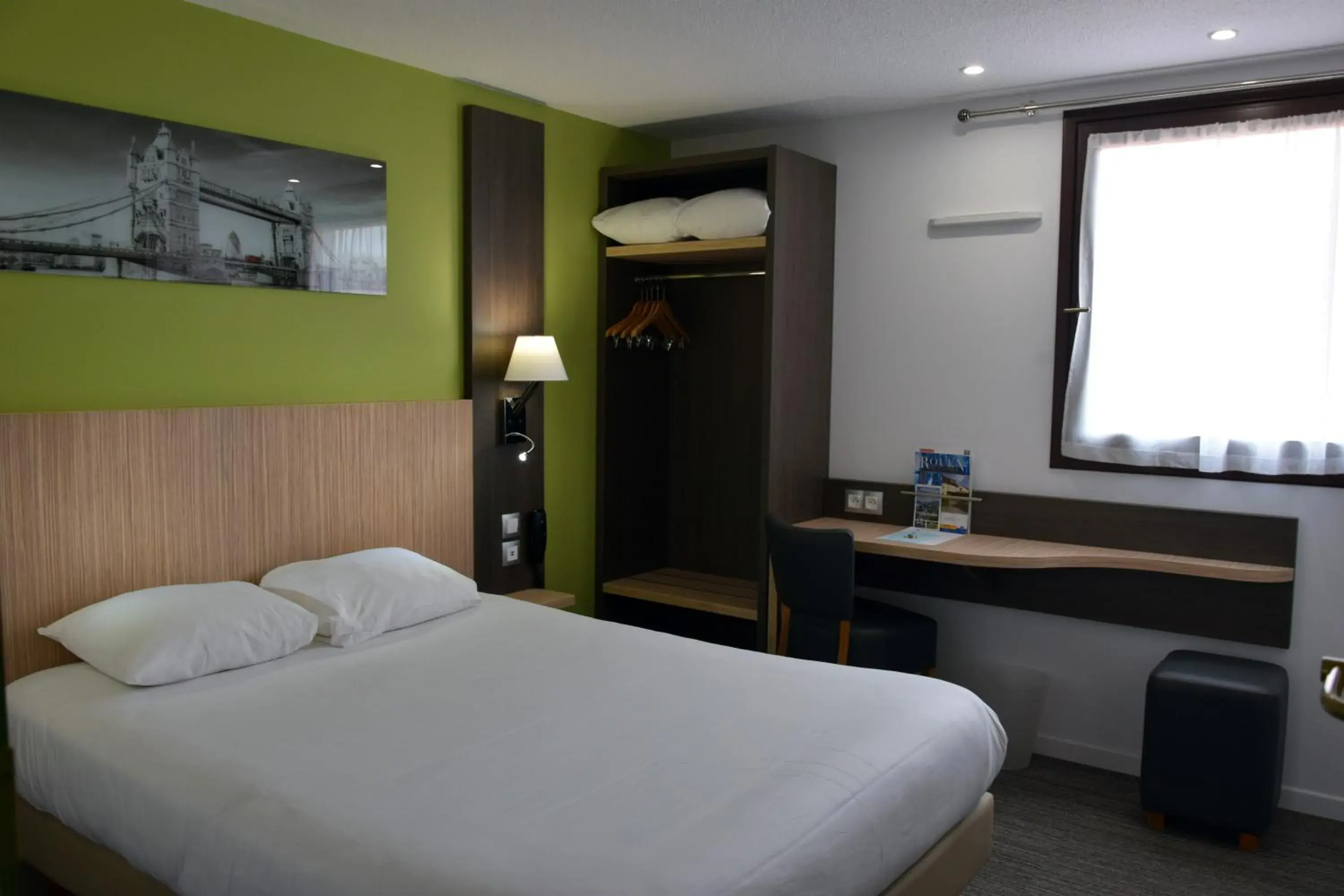 Photo of the whole room, Bed in Contact Hotel Le Seino Marin - Cléon Elbeuf