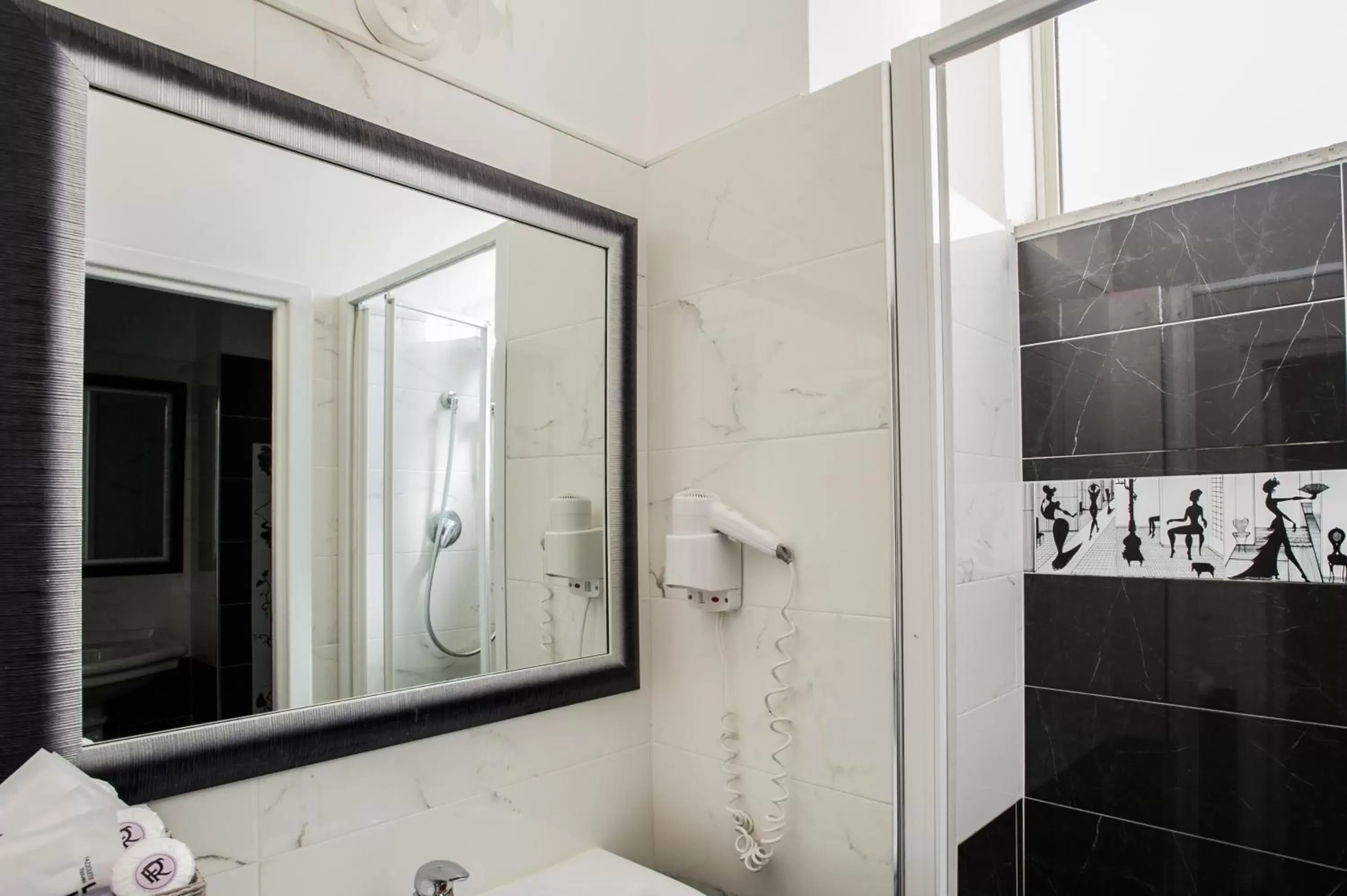 Shower, Bathroom in Hotel Residenza In Farnese