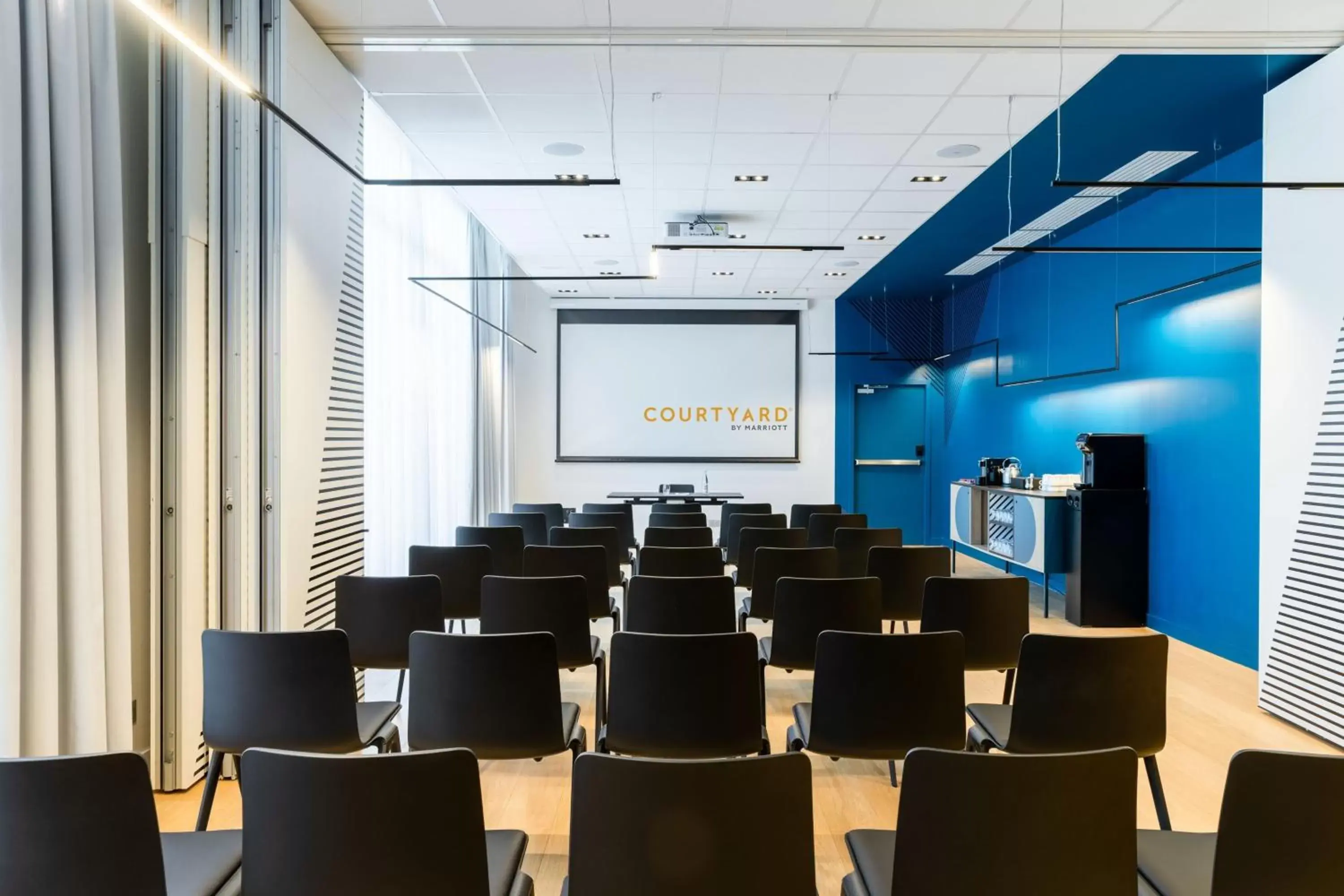 Meeting/conference room in Courtyard by Marriott Paris Creteil