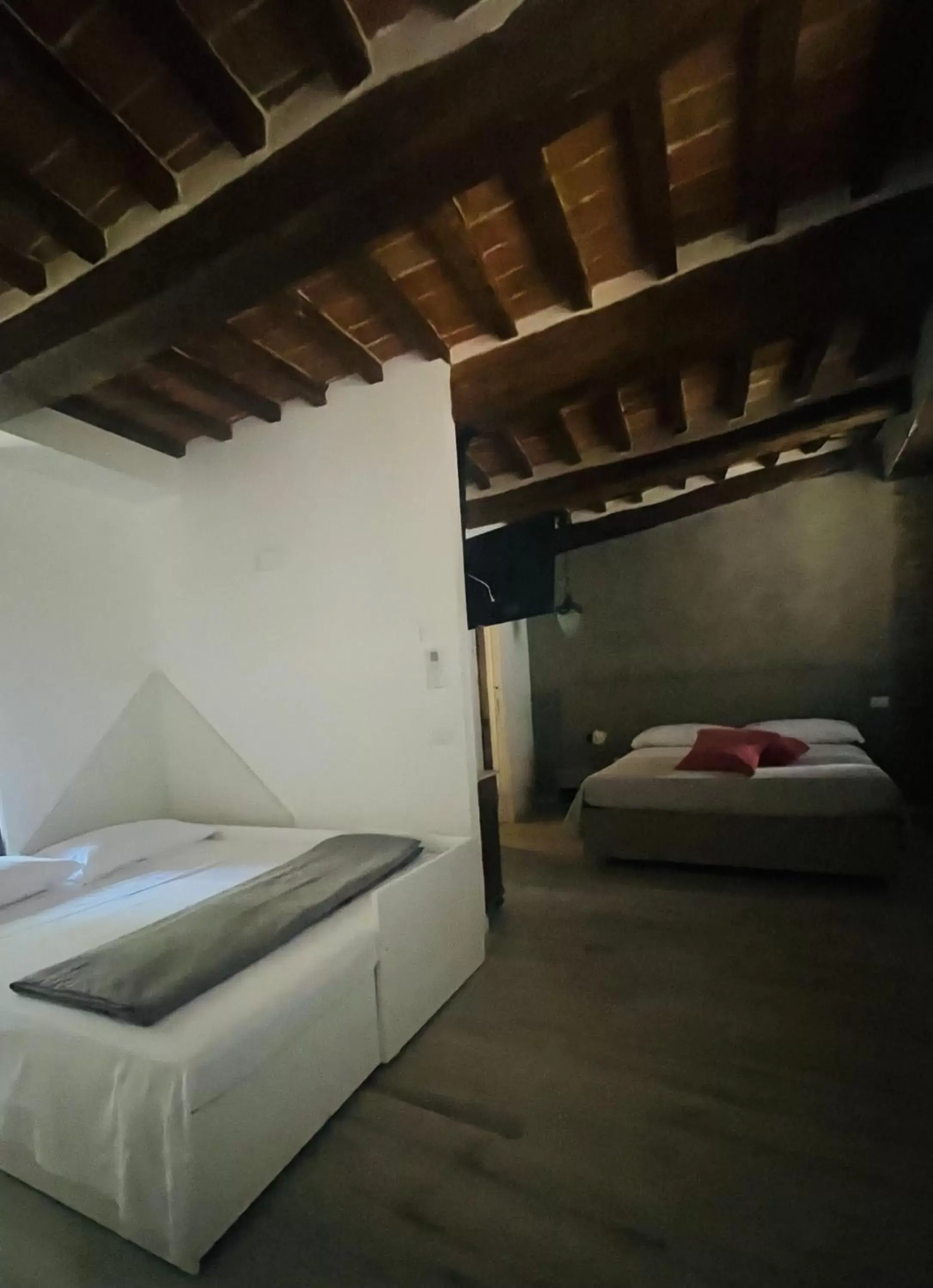 Bedroom, Bed in L'Inferno di Dante