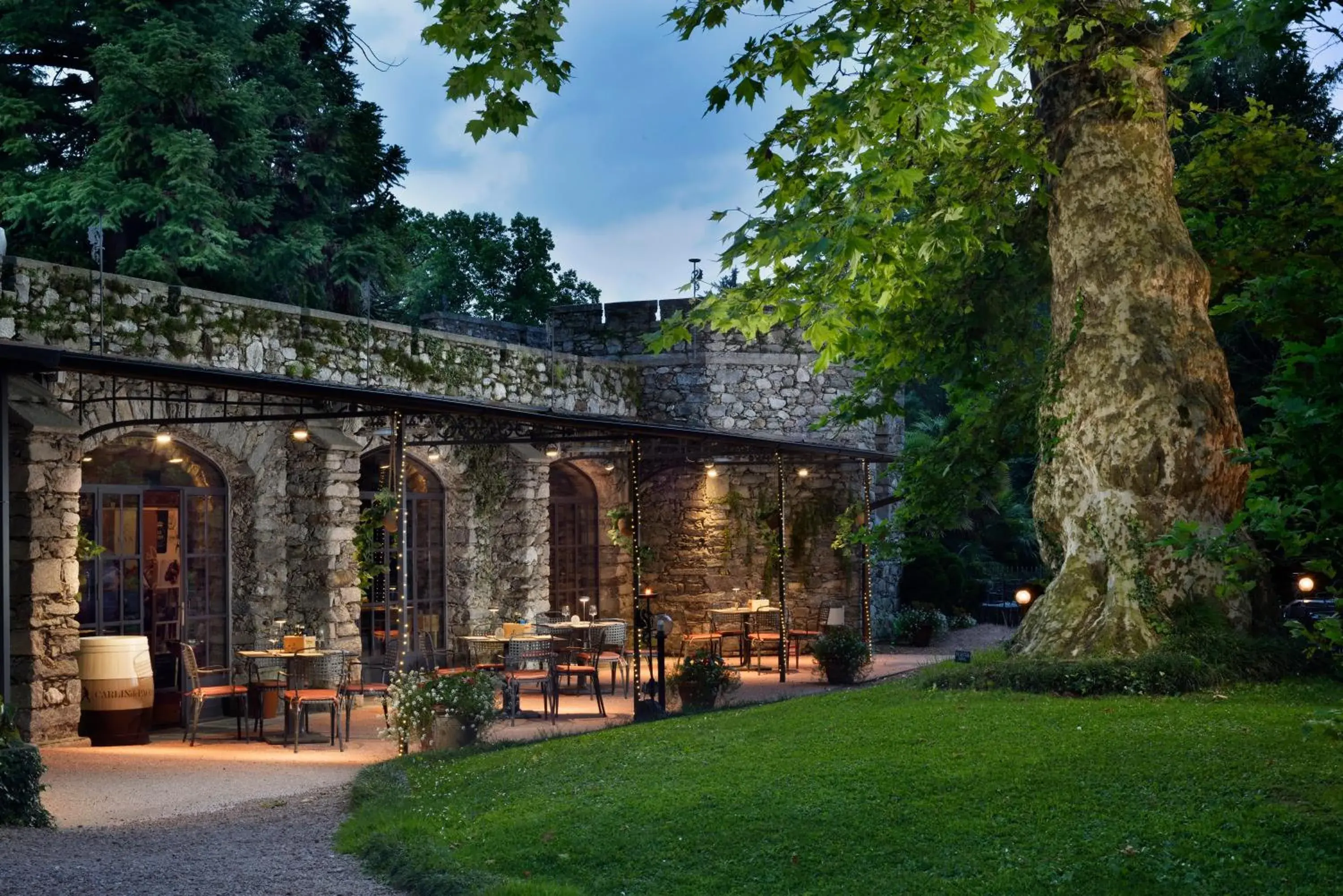 Restaurant/places to eat, Property Building in Castello Dal Pozzo Hotel