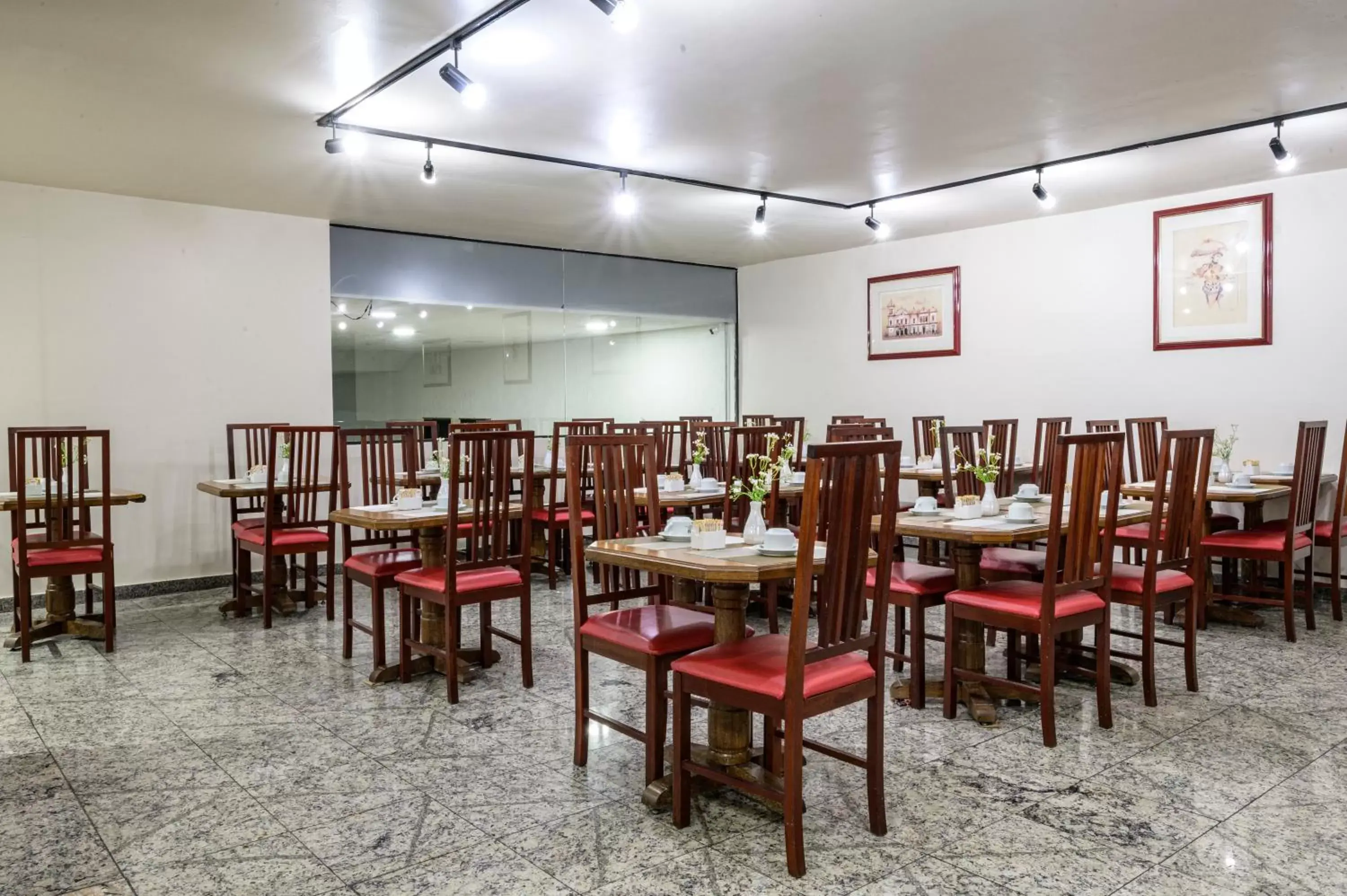 Restaurant/Places to Eat in Nacional Inn São Paulo