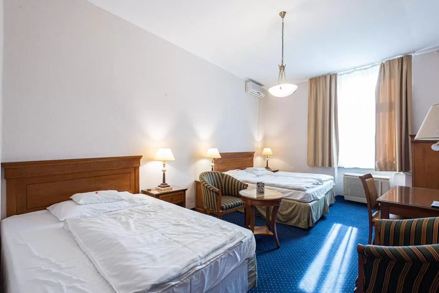 Bed in Hotel Romantik Eger