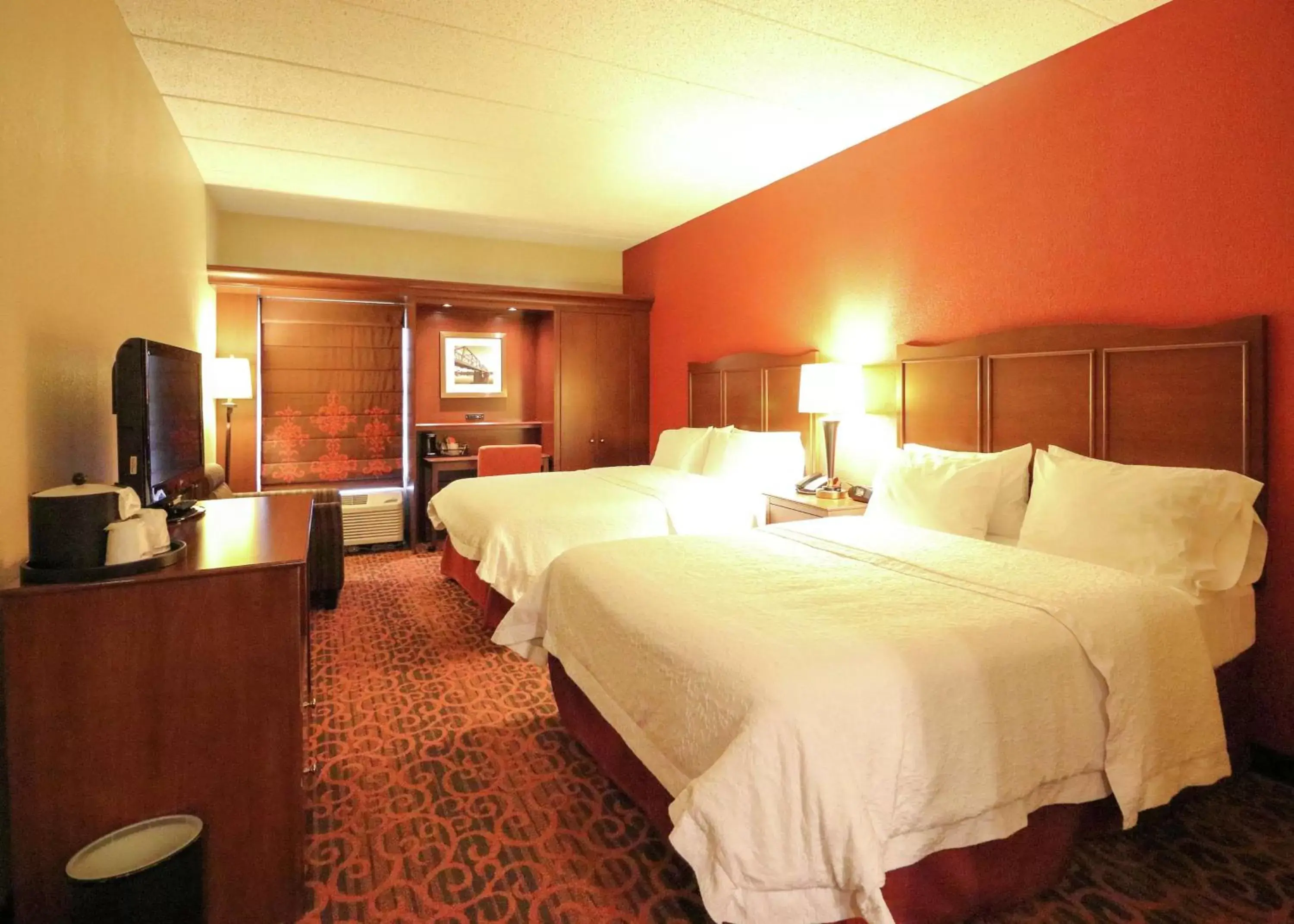 Bed in Hampton Inn Columbus-South