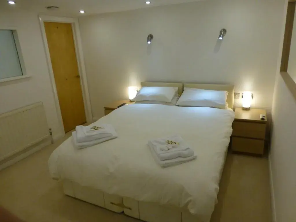 Bed in Earle House Serviced Apartments