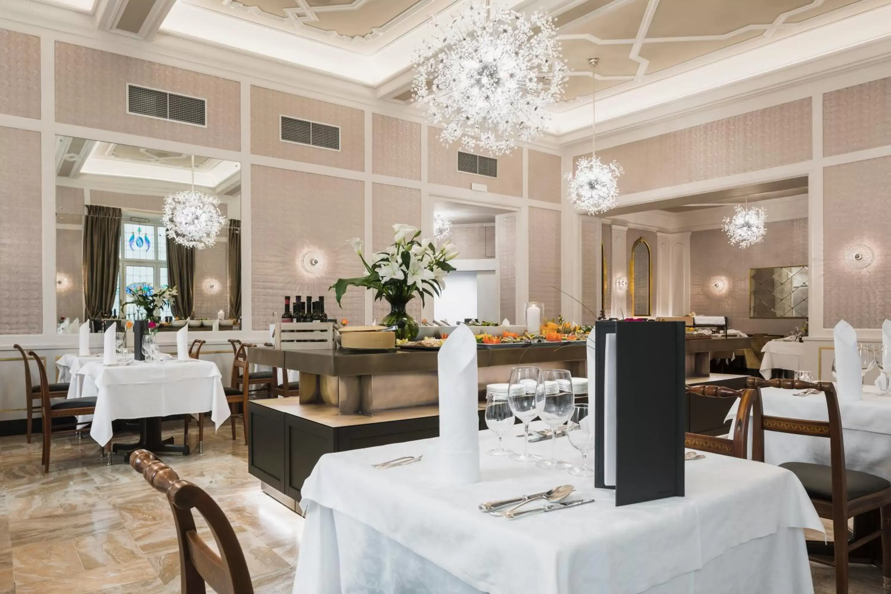 Restaurant/places to eat in Hotel Europa Splendid Restaurant/places to eat in Hotel Europa Splendid