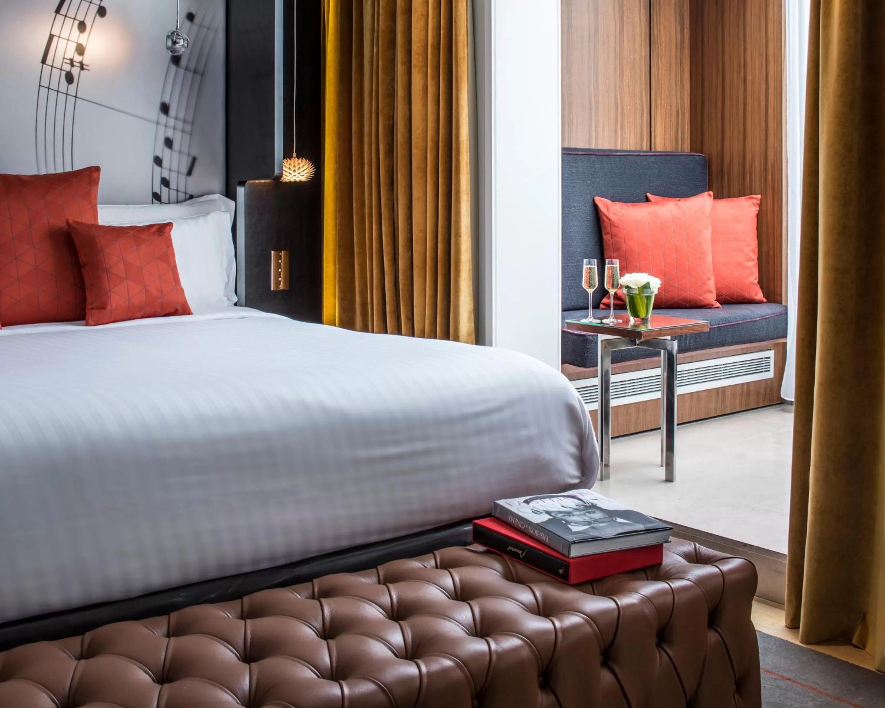 Bed in Hotel De Sers Champs Elysees