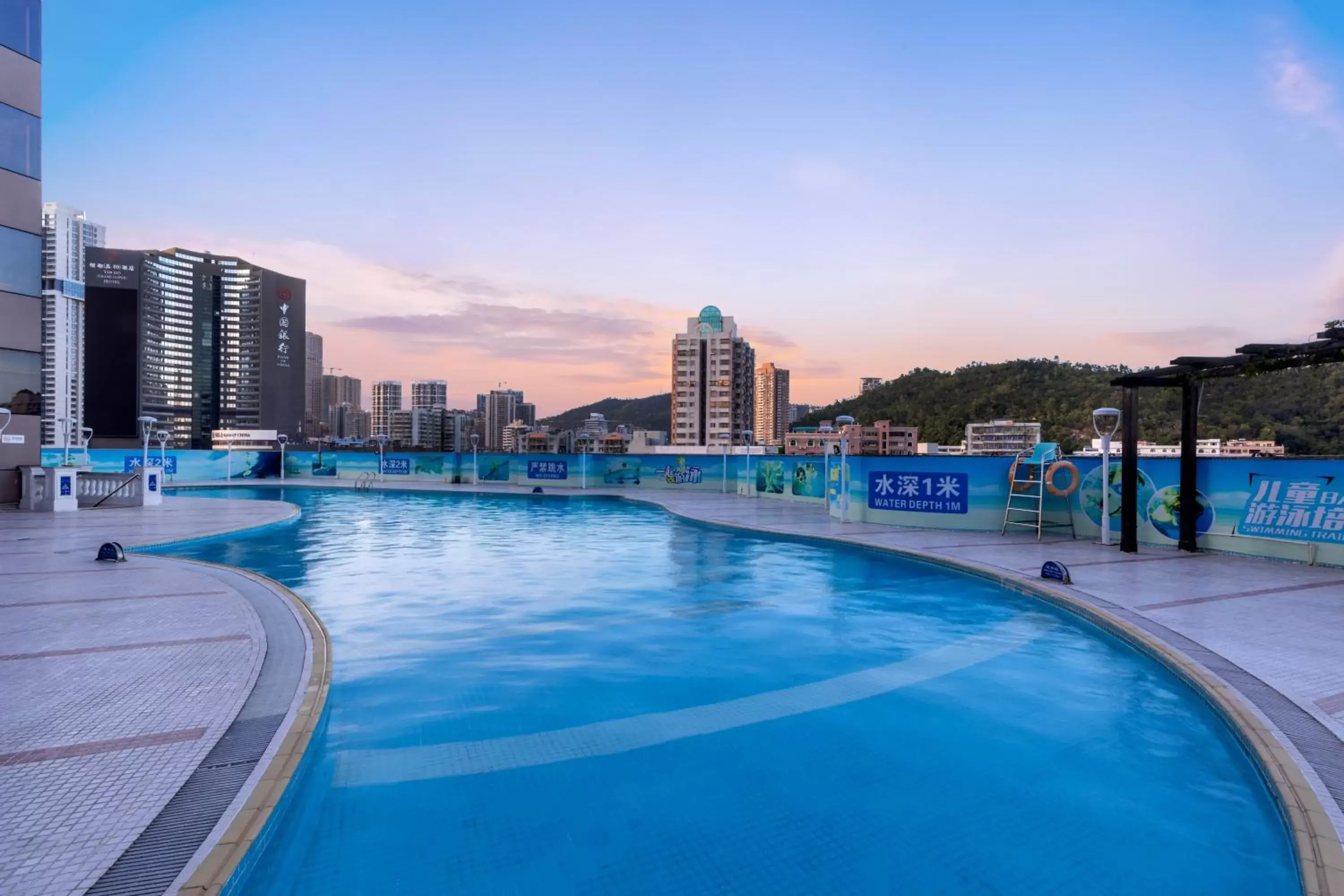 Day, Swimming Pool in Guangdong Hotel (Zhuhai)