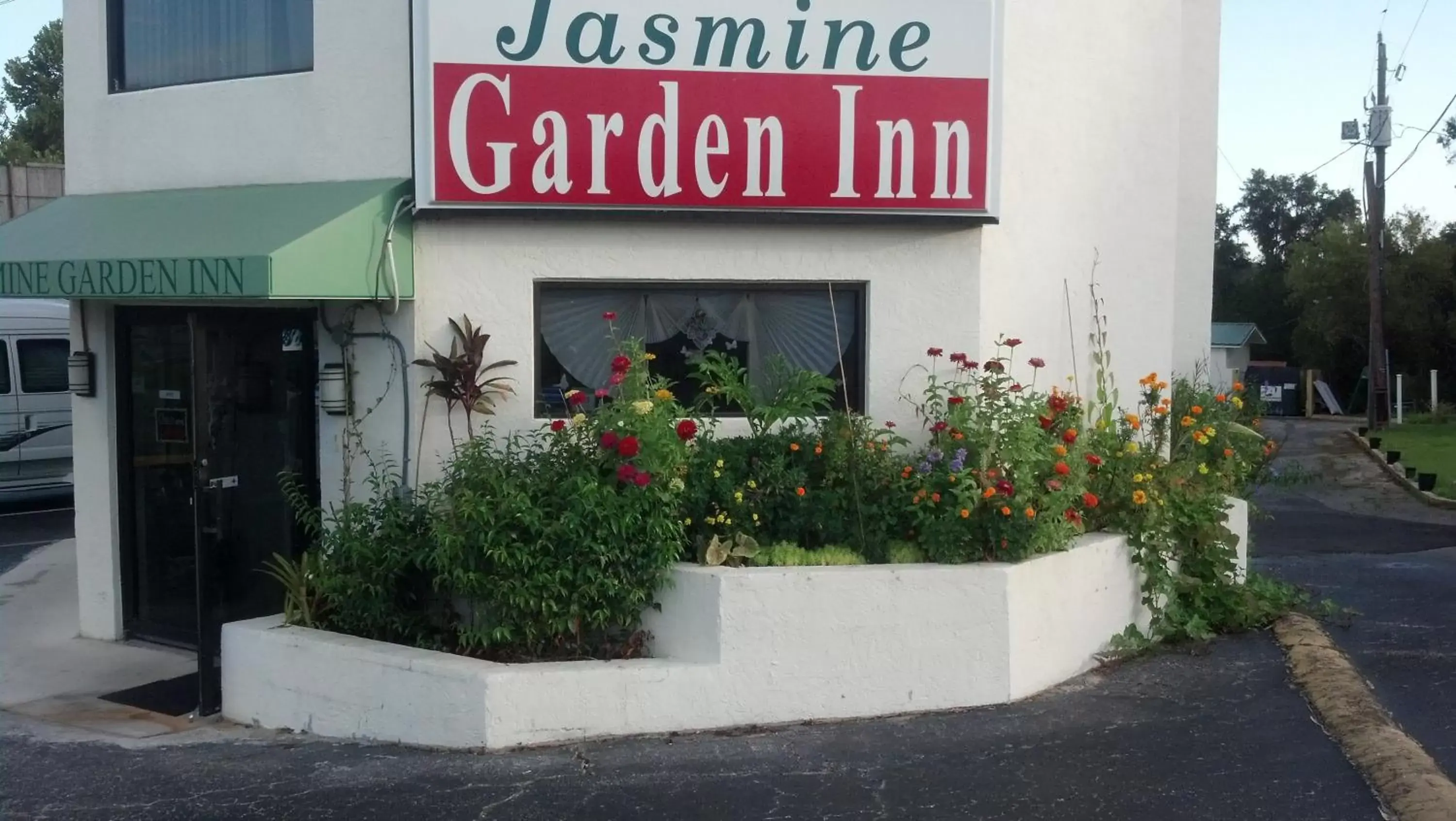 Garden in Jasmine Garden Inn - Lake City