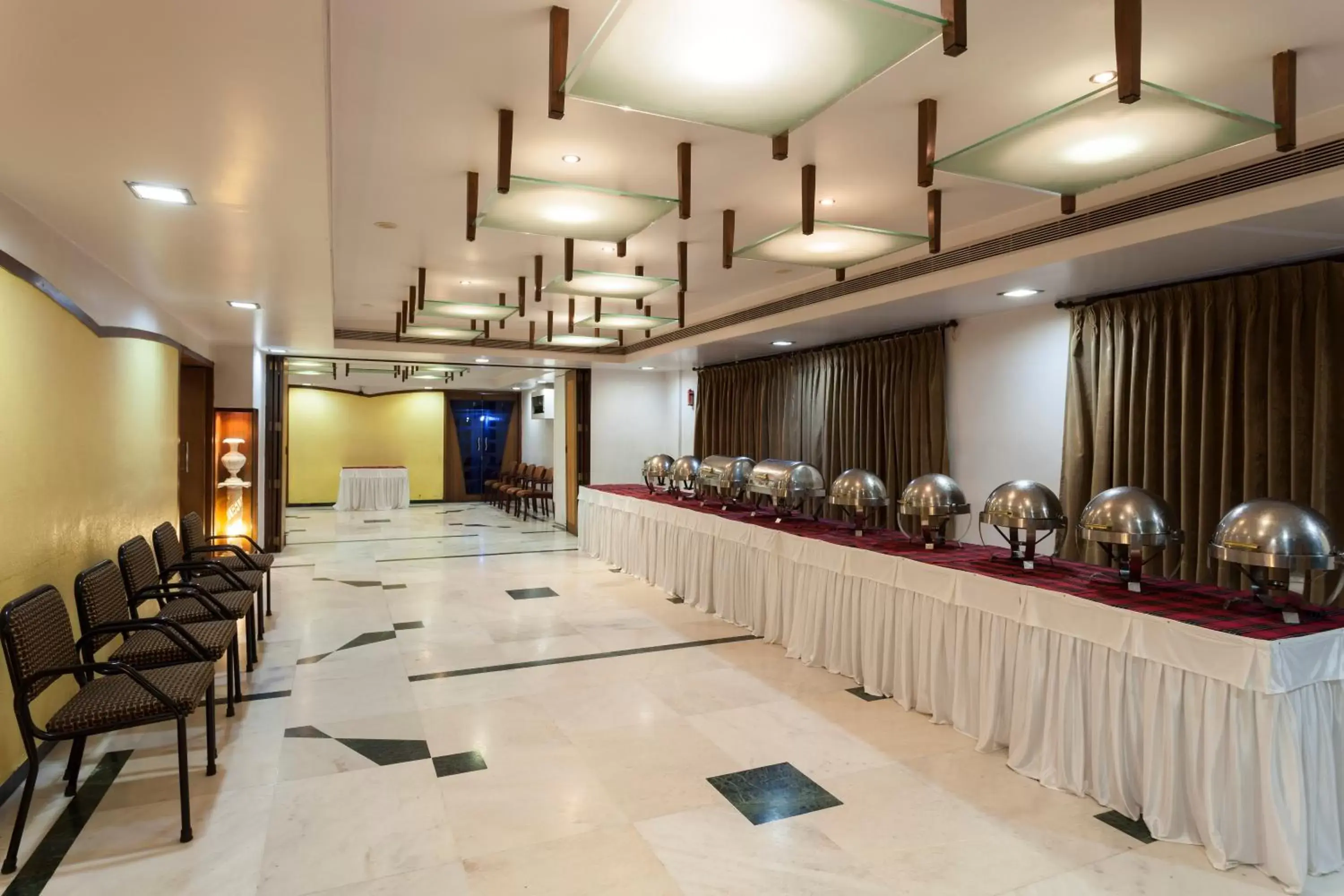 Meals, Restaurant/Places to Eat in Hotel Vrishali Executive