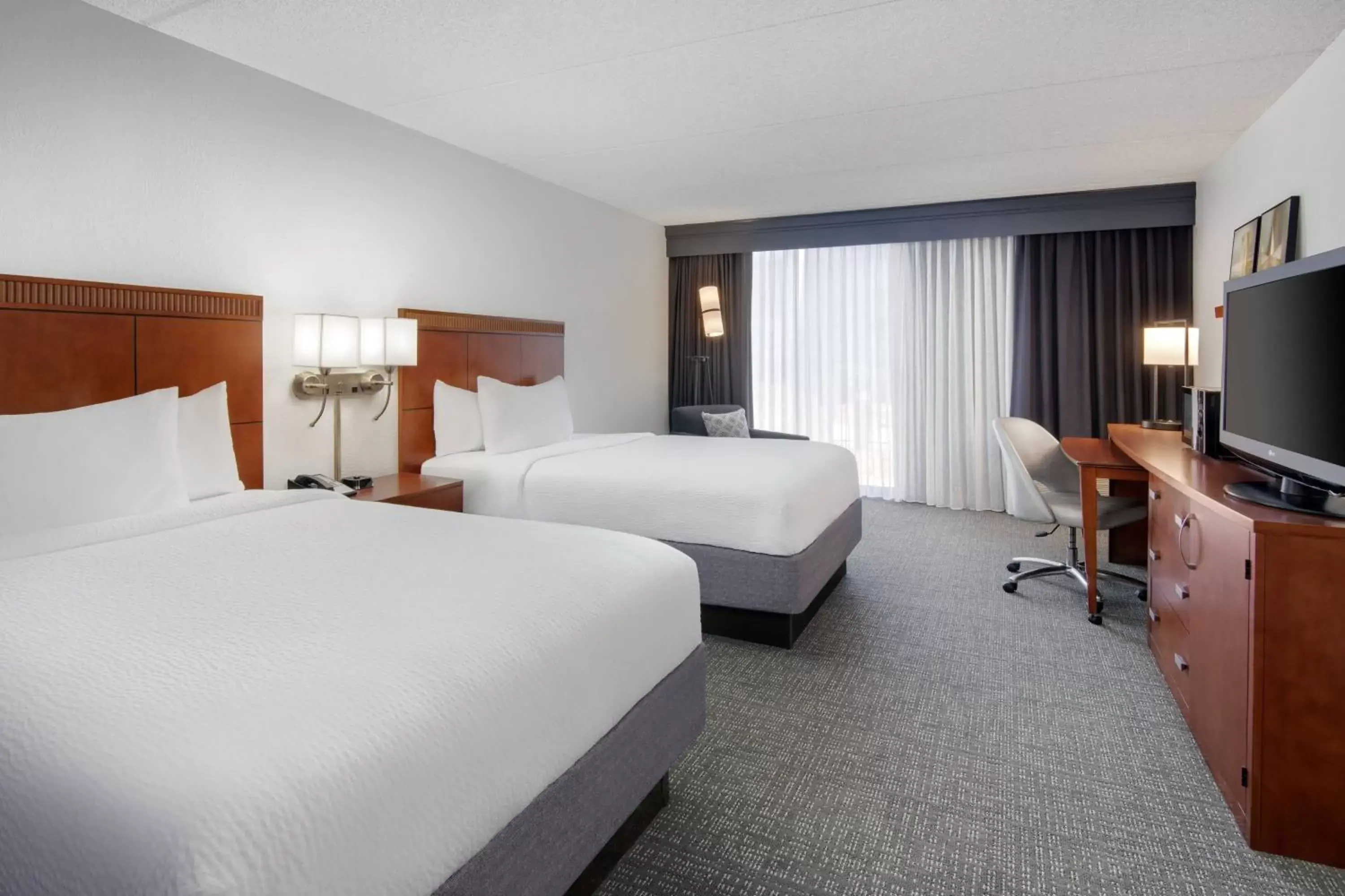 Bedroom, Bed in Courtyard by Marriott Augusta