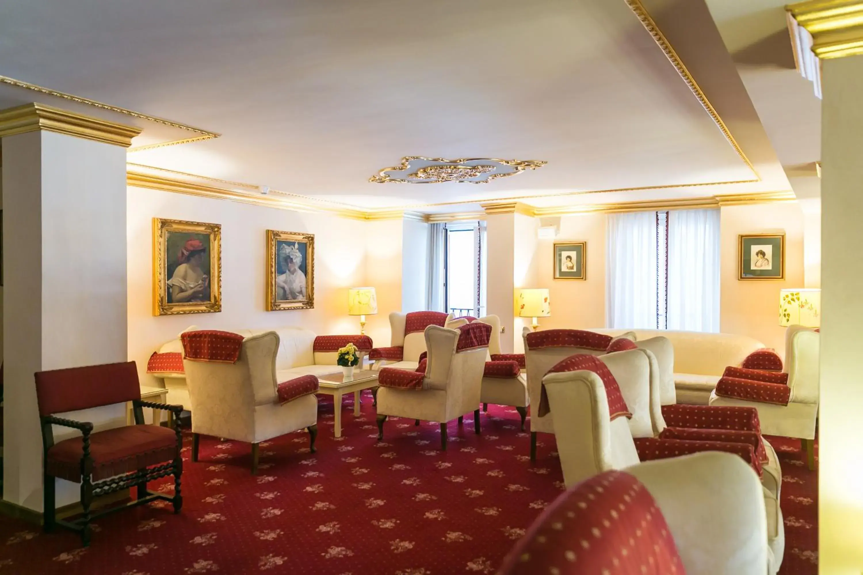 Communal lounge/ TV room, Restaurant/Places to Eat in Hotel Milan Speranza Au Lac