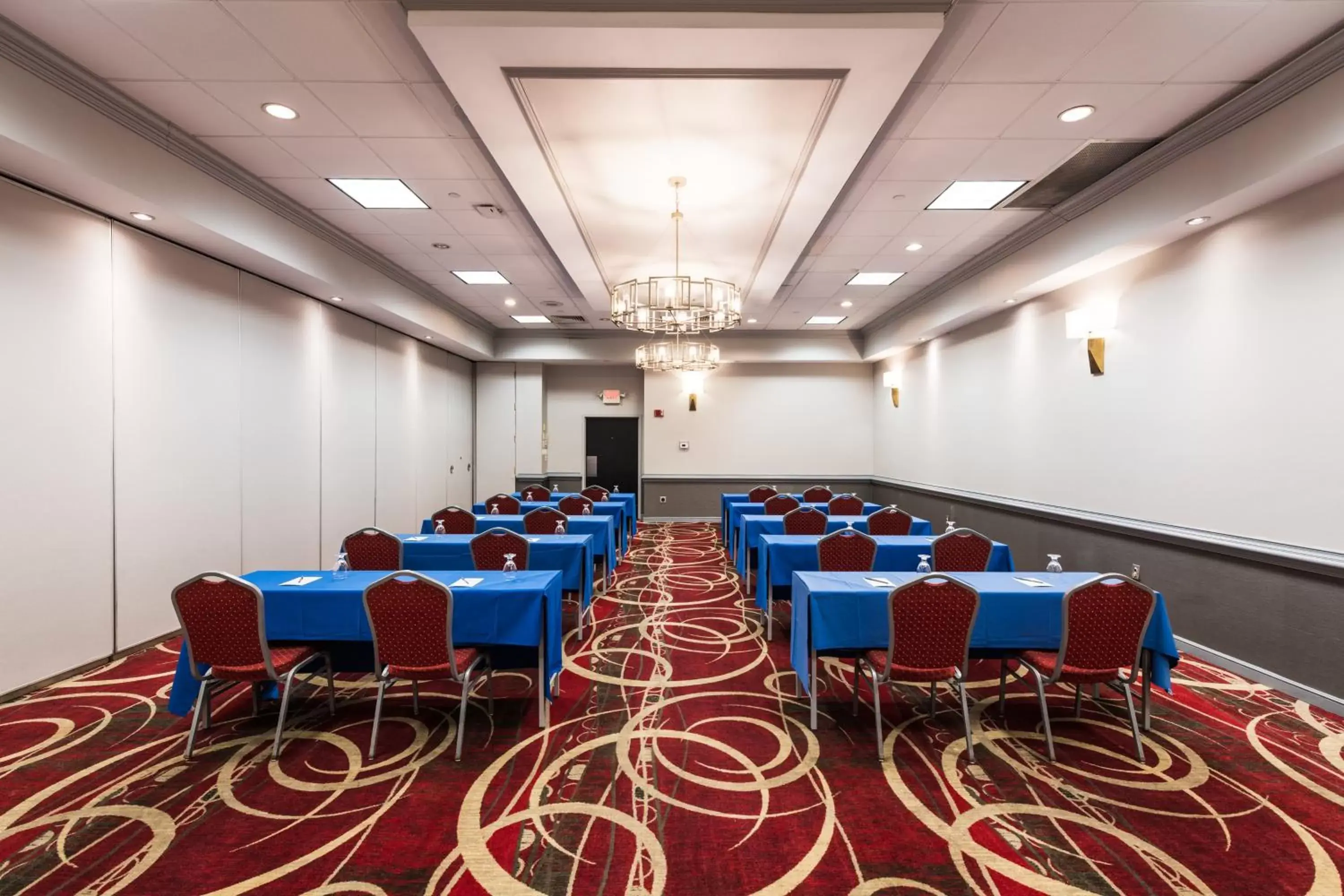 Meeting/conference room in Crowne Plaza Newark Airport, an IHG Hotel