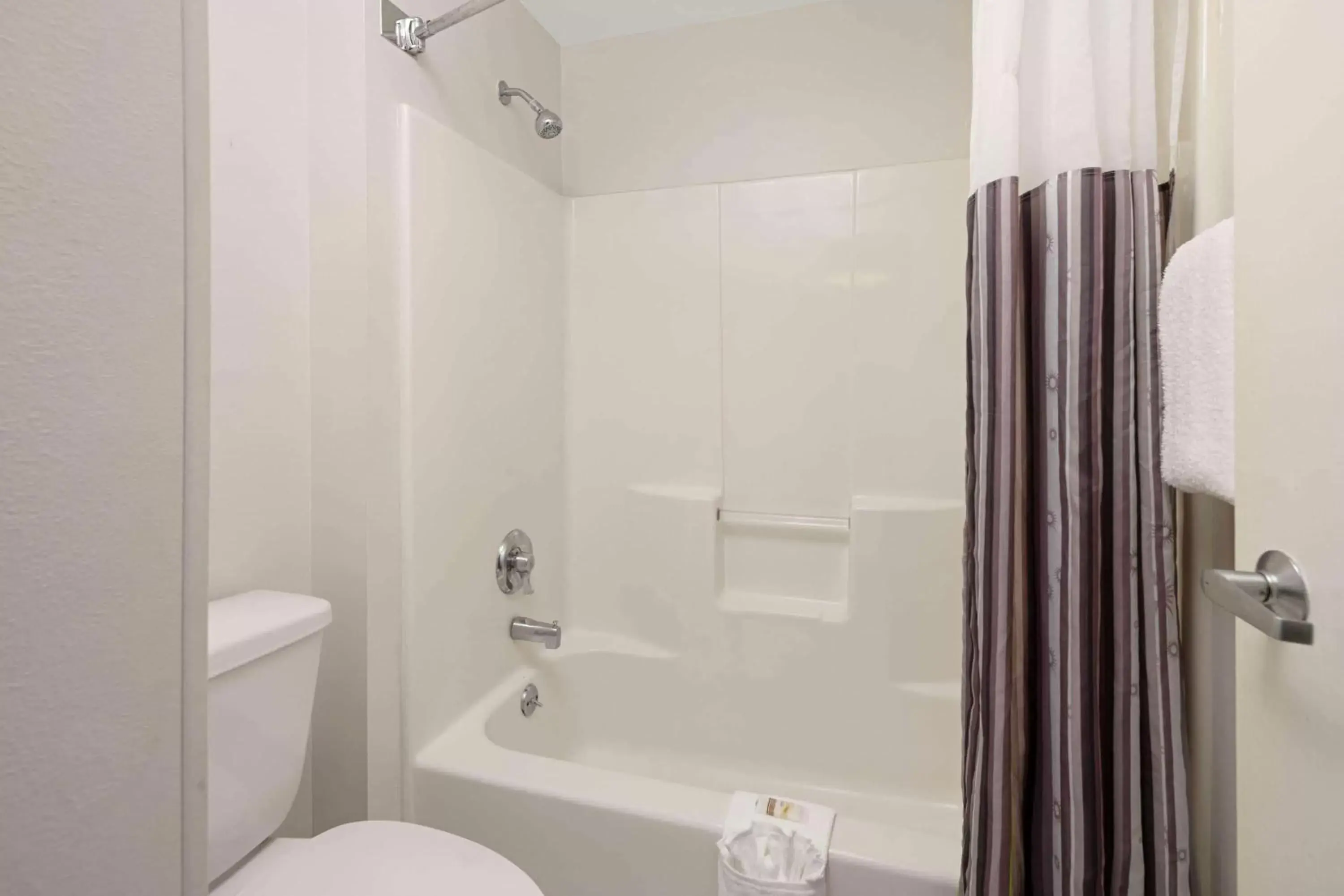 Bathroom in La Quinta by Wyndham Naples East (I-75)