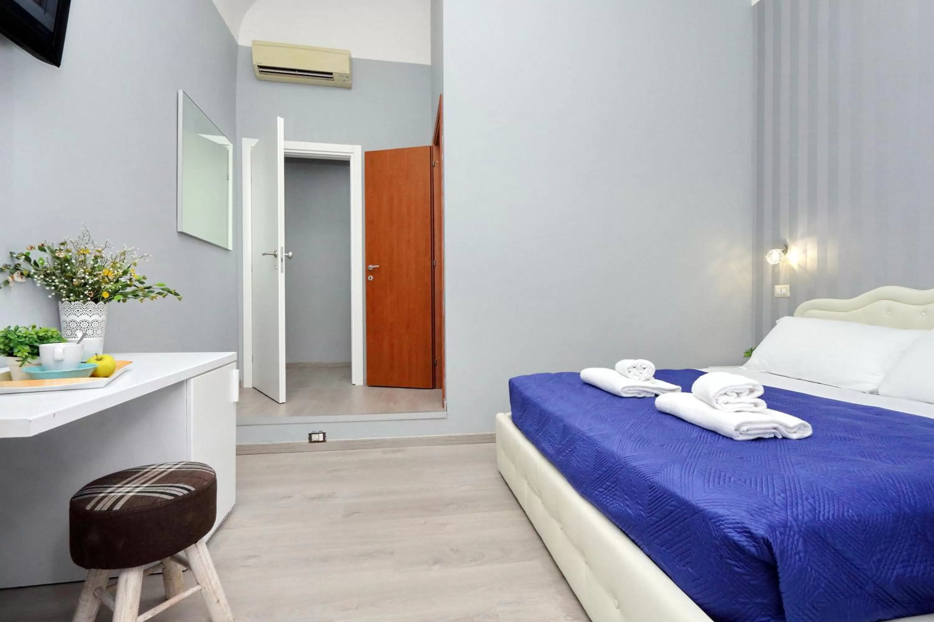 Photo of the whole room, Bed in Domus Domas & Boutique - Golden Keys Collection