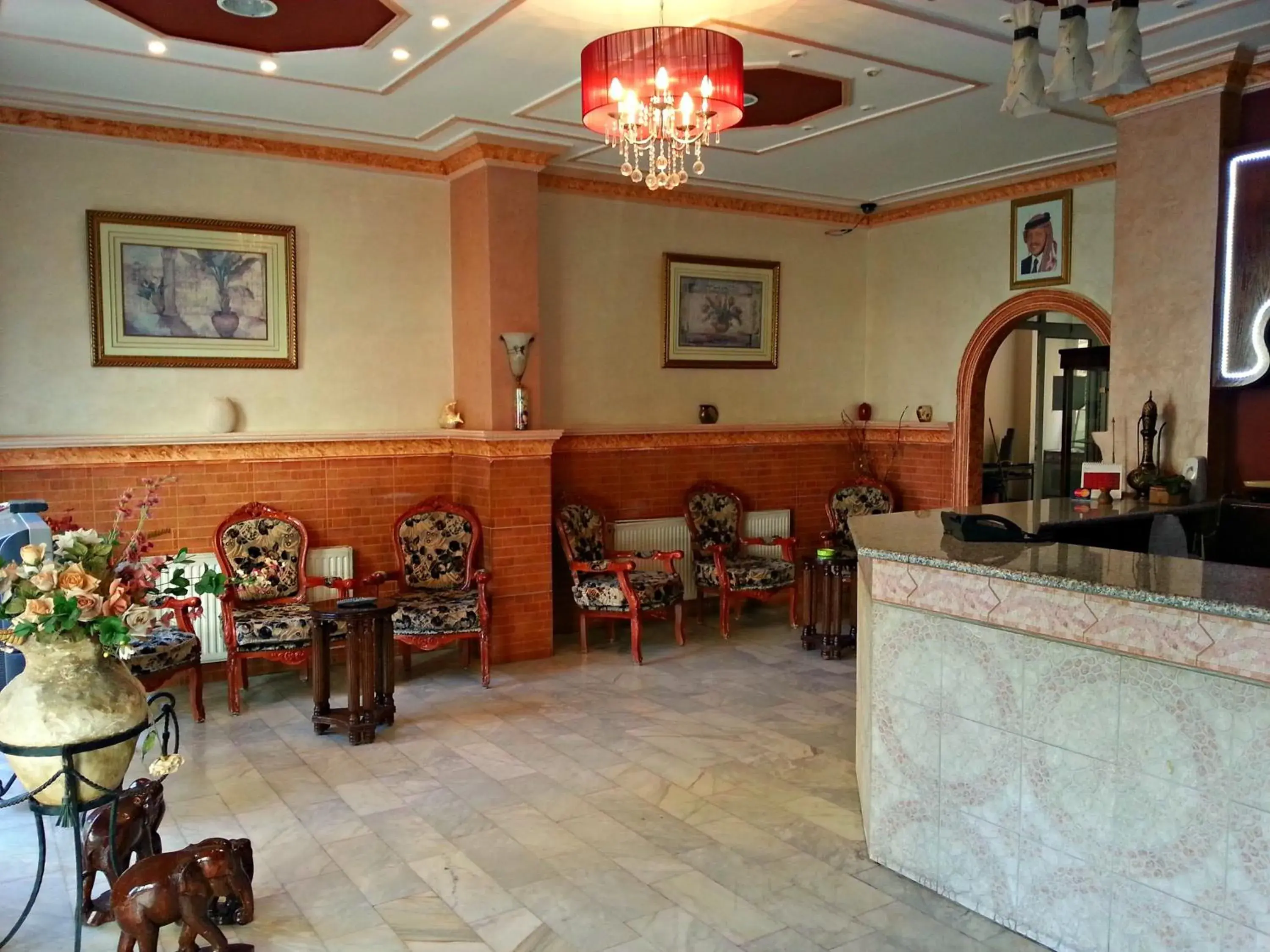 Lobby or reception, Restaurant/Places to Eat in Sufara Hotel Suites
