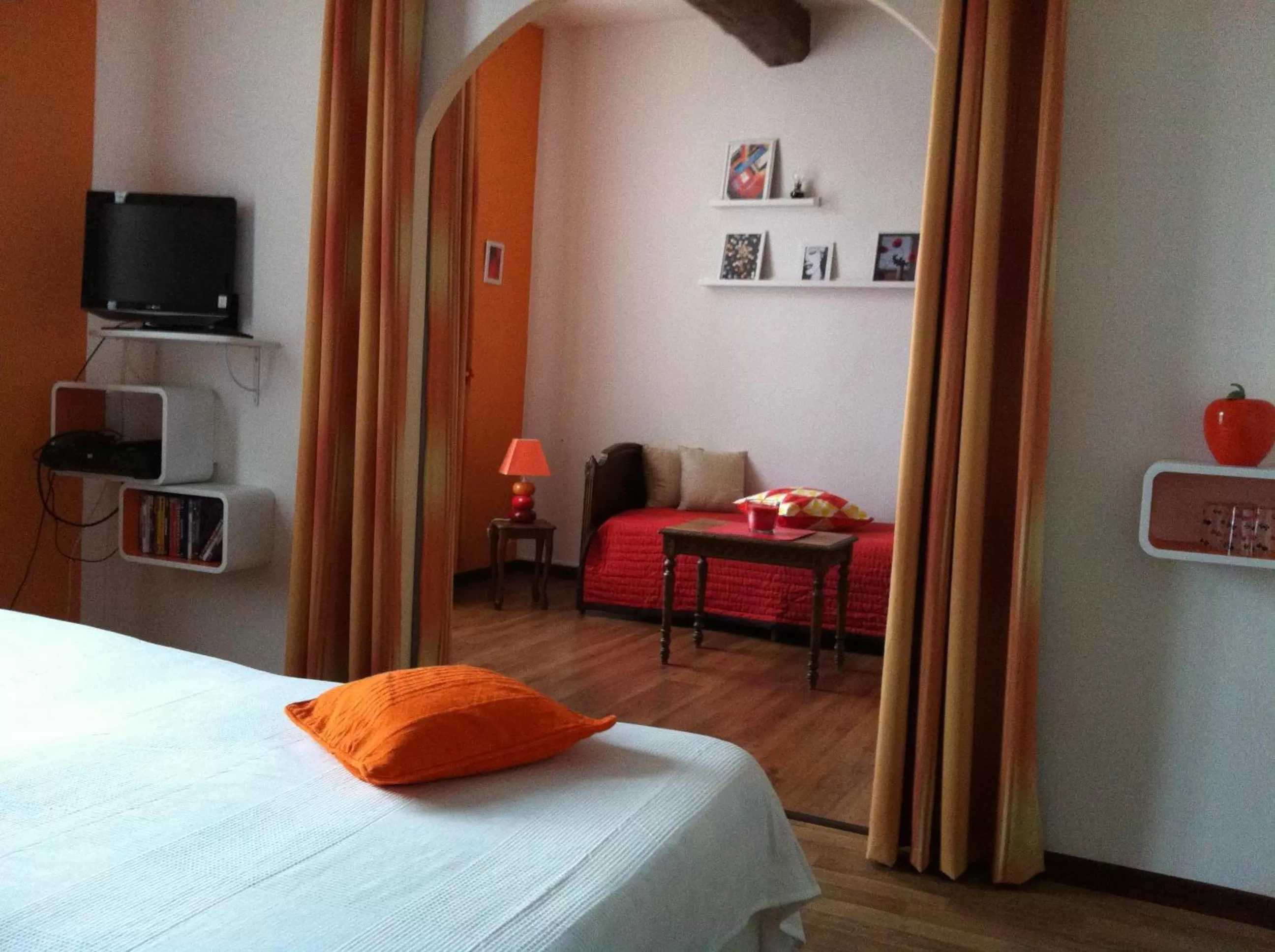 Photo of the whole room in Logis Auberge De Tavel