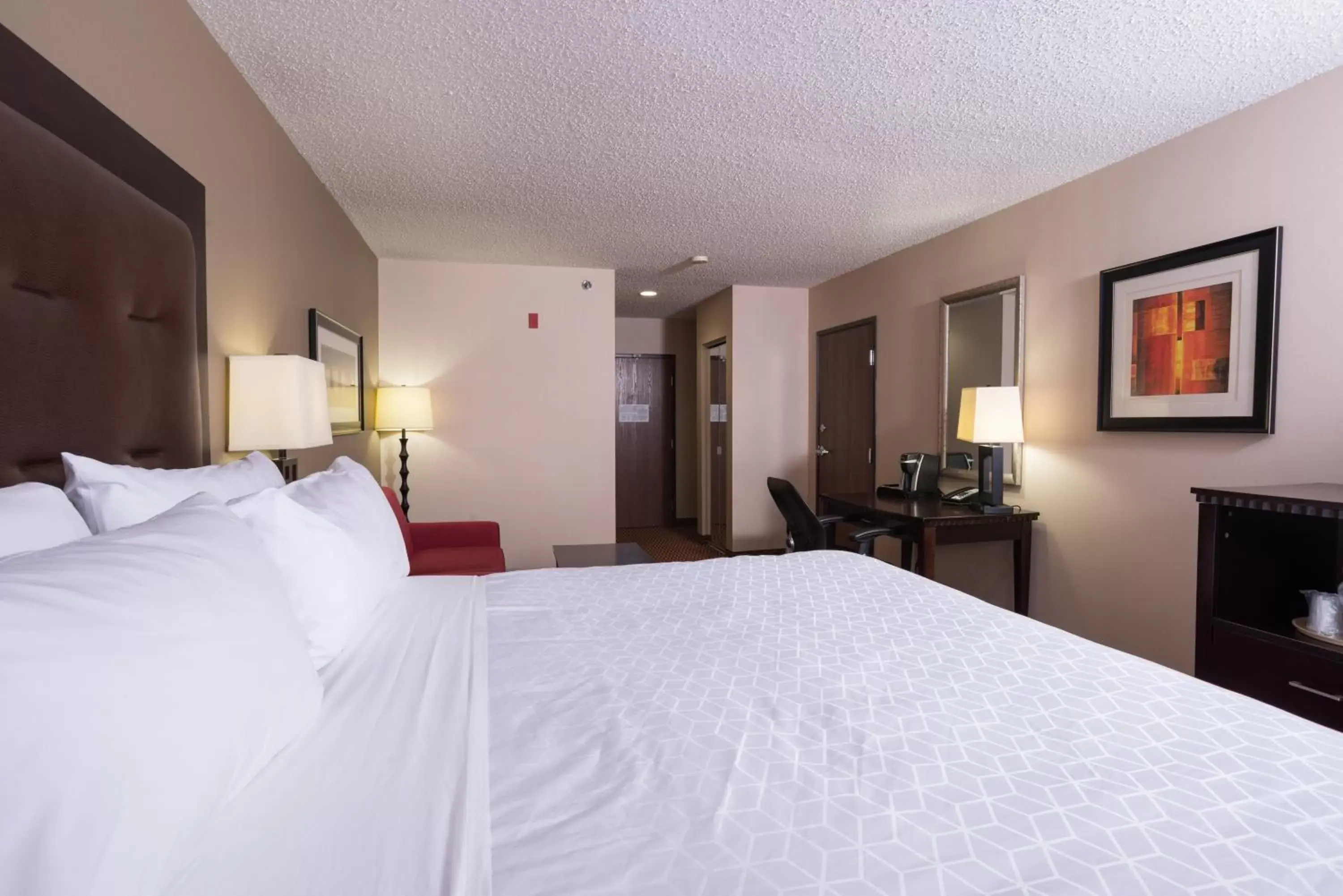 Photo of the whole room, Bed in Holiday Inn Express Hartford-Newington, an IHG Hotel