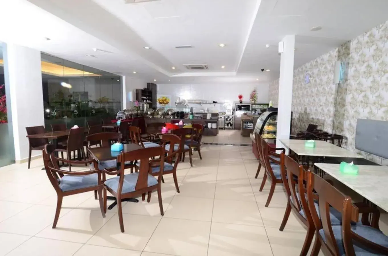 Breakfast, Restaurant/Places to Eat in Hotel Nusa CT