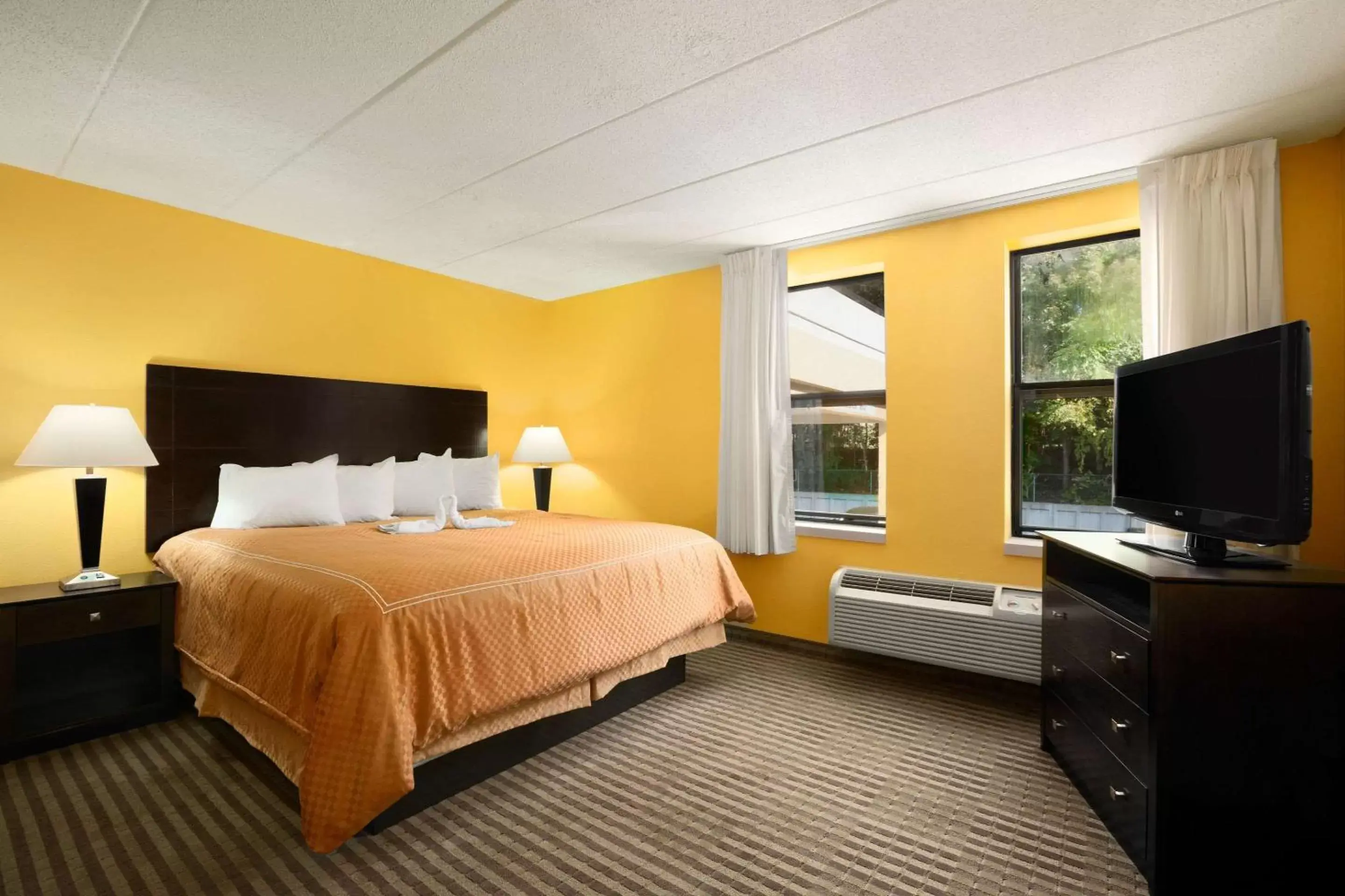 Photo of the whole room, Bed in Quality Inn Middleboro-Plymouth