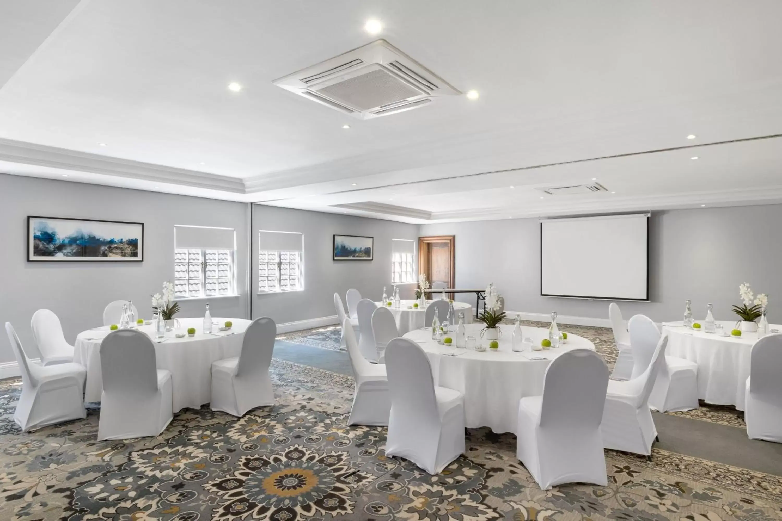 Meeting/conference room in Protea Hotel by Marriott Johannesburg Balalaika Sandton