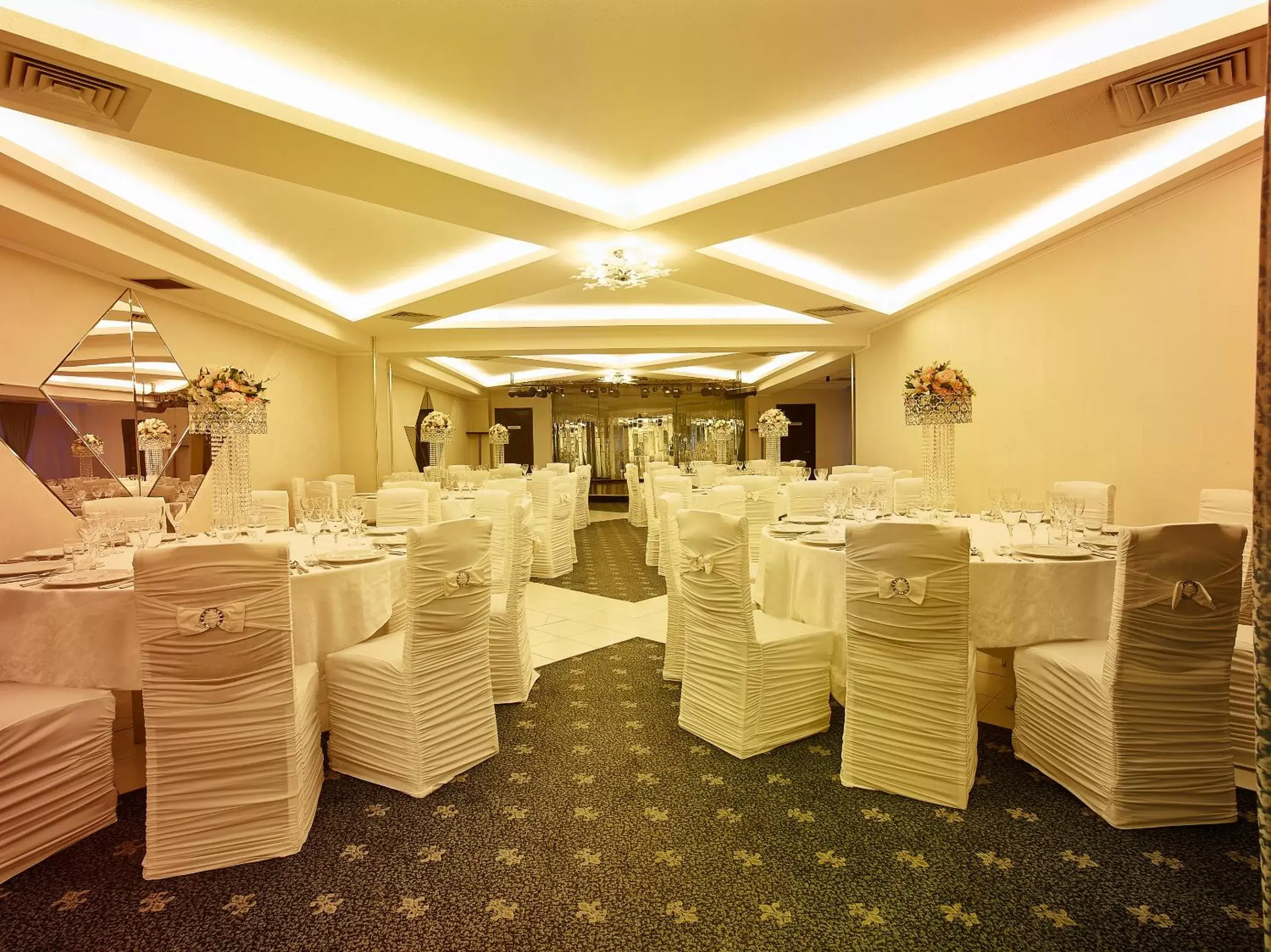 Entertainment, Banquet Facilities in Continental Forum Oradea