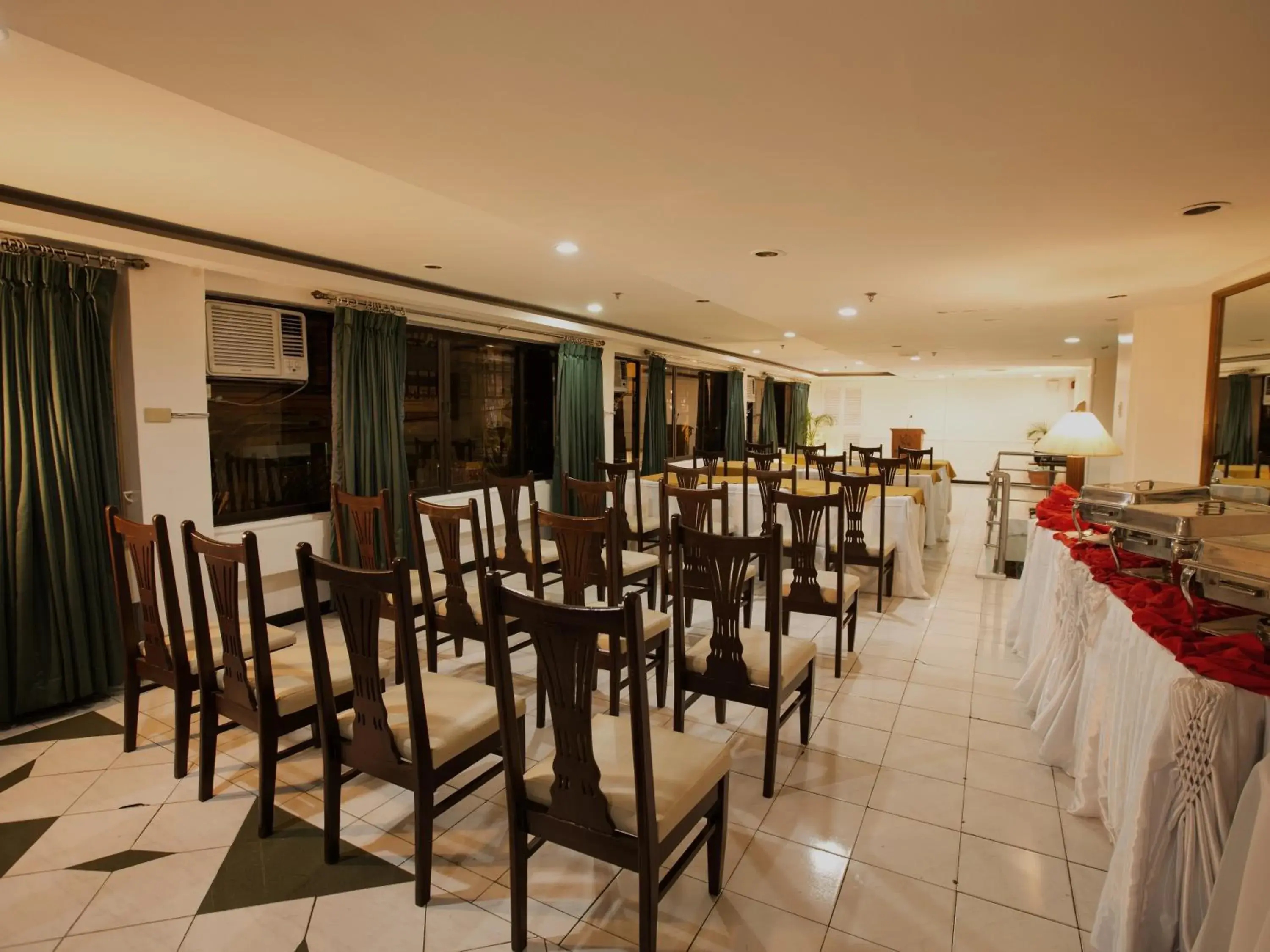Banquet/Function facilities, Restaurant/Places to Eat in Harbor Town Hotel
