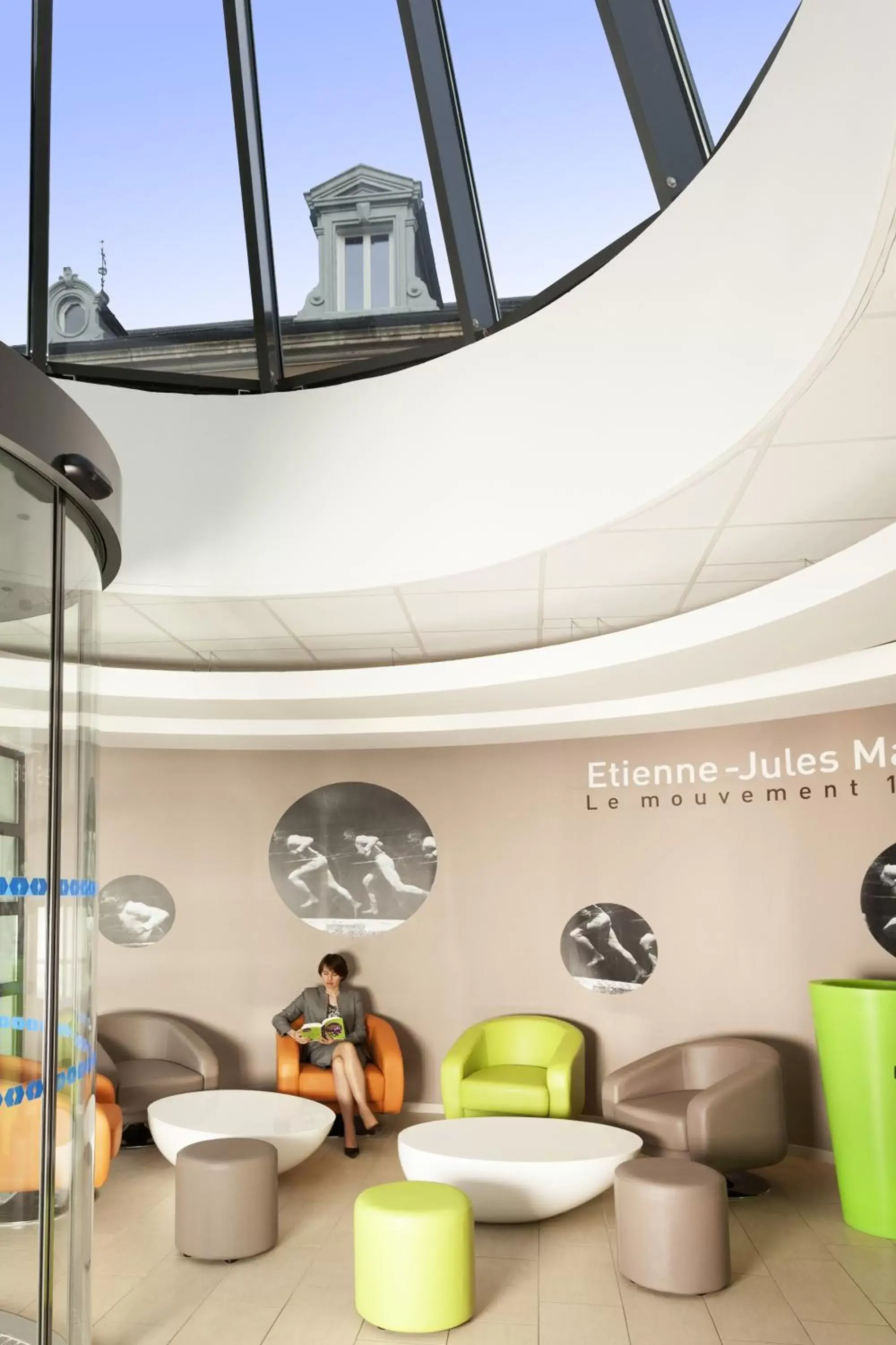 Lobby or reception in ibis Styles Beaune Centre