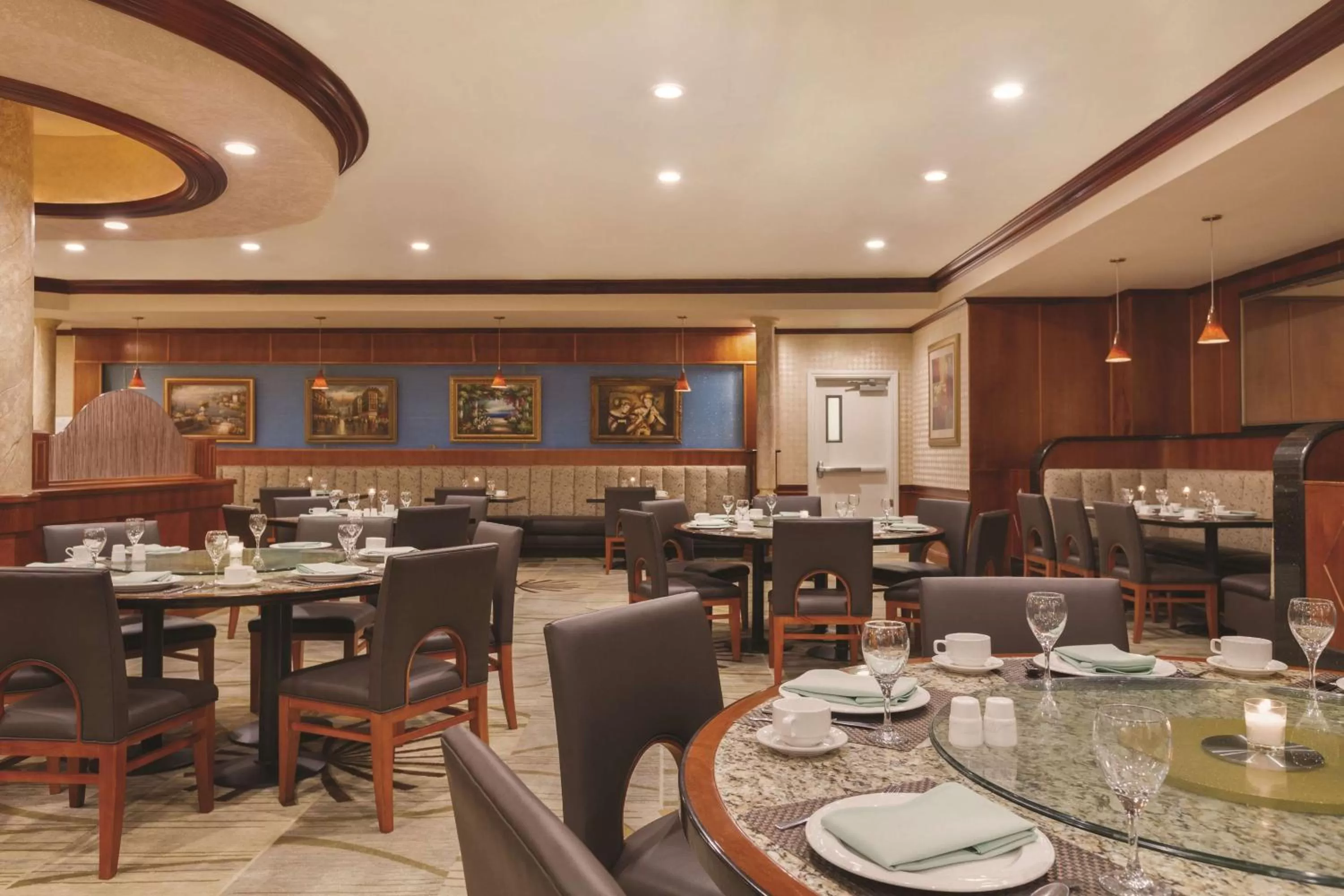 Restaurant/places to eat in Hilton Los Angeles/San Gabriel